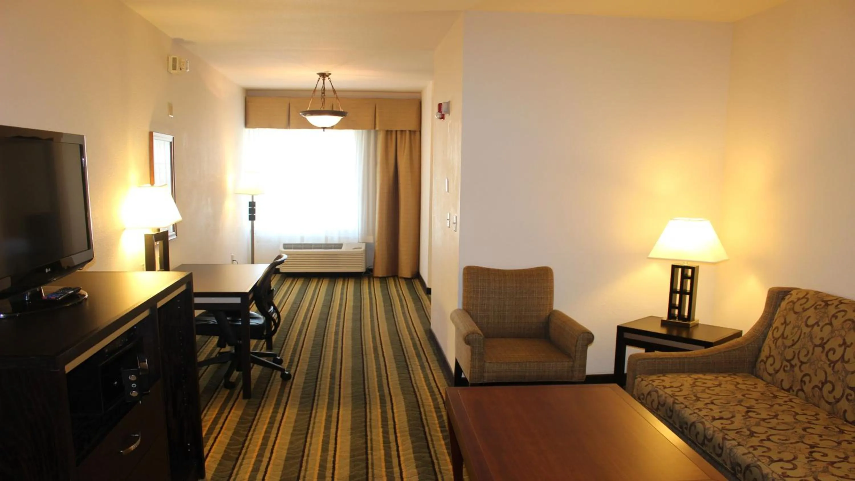 Photo of the whole room in Holiday Inn Express Berkeley by IHG