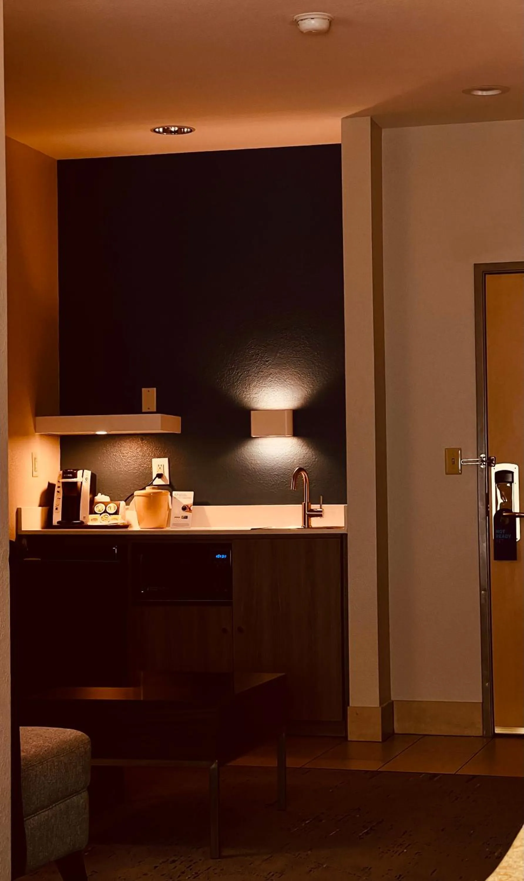 Kitchen or kitchenette, Bed in Holiday Inn Express Berkeley by IHG