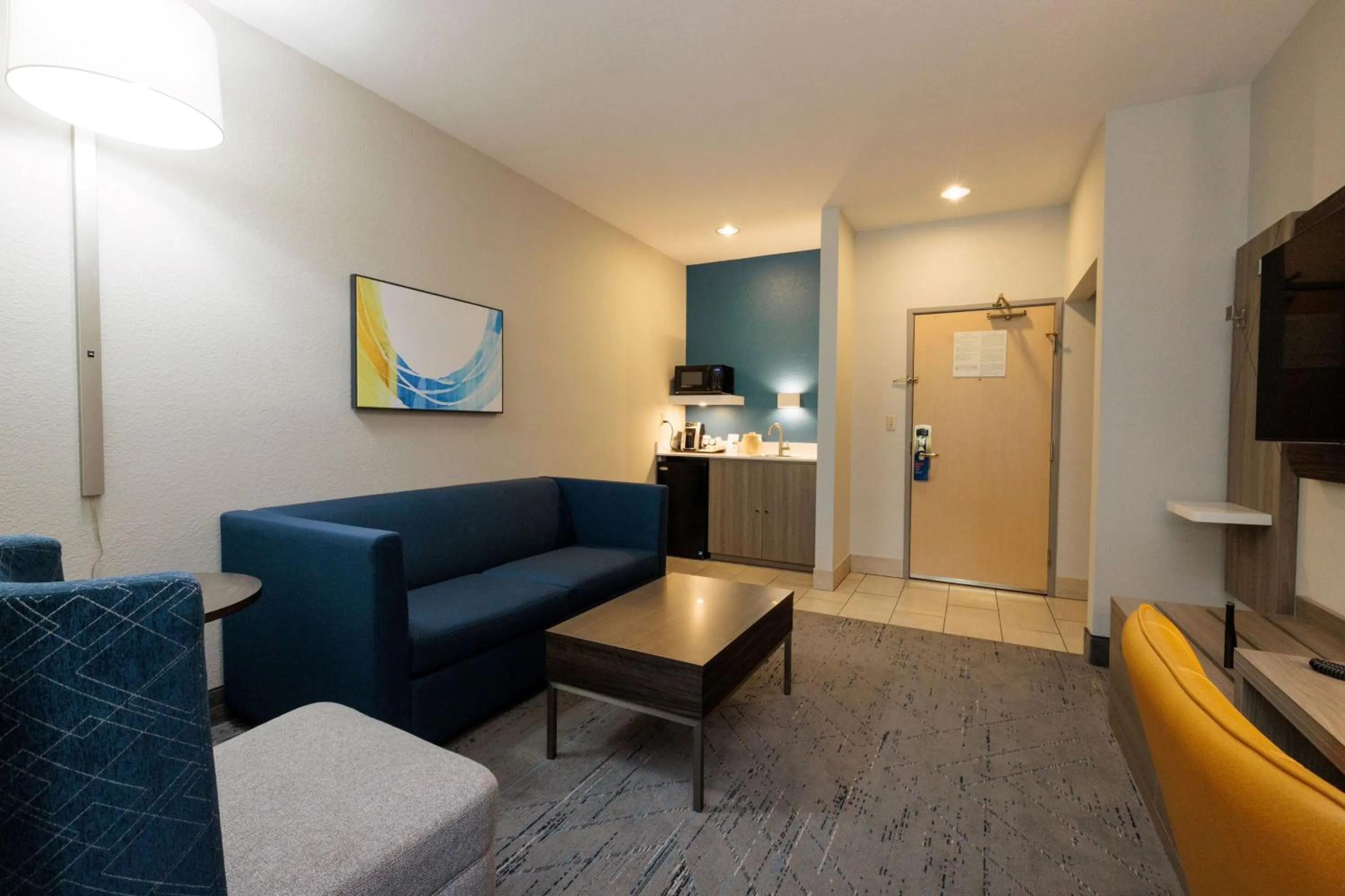 Photo of the whole room in Holiday Inn Express Berkeley by IHG