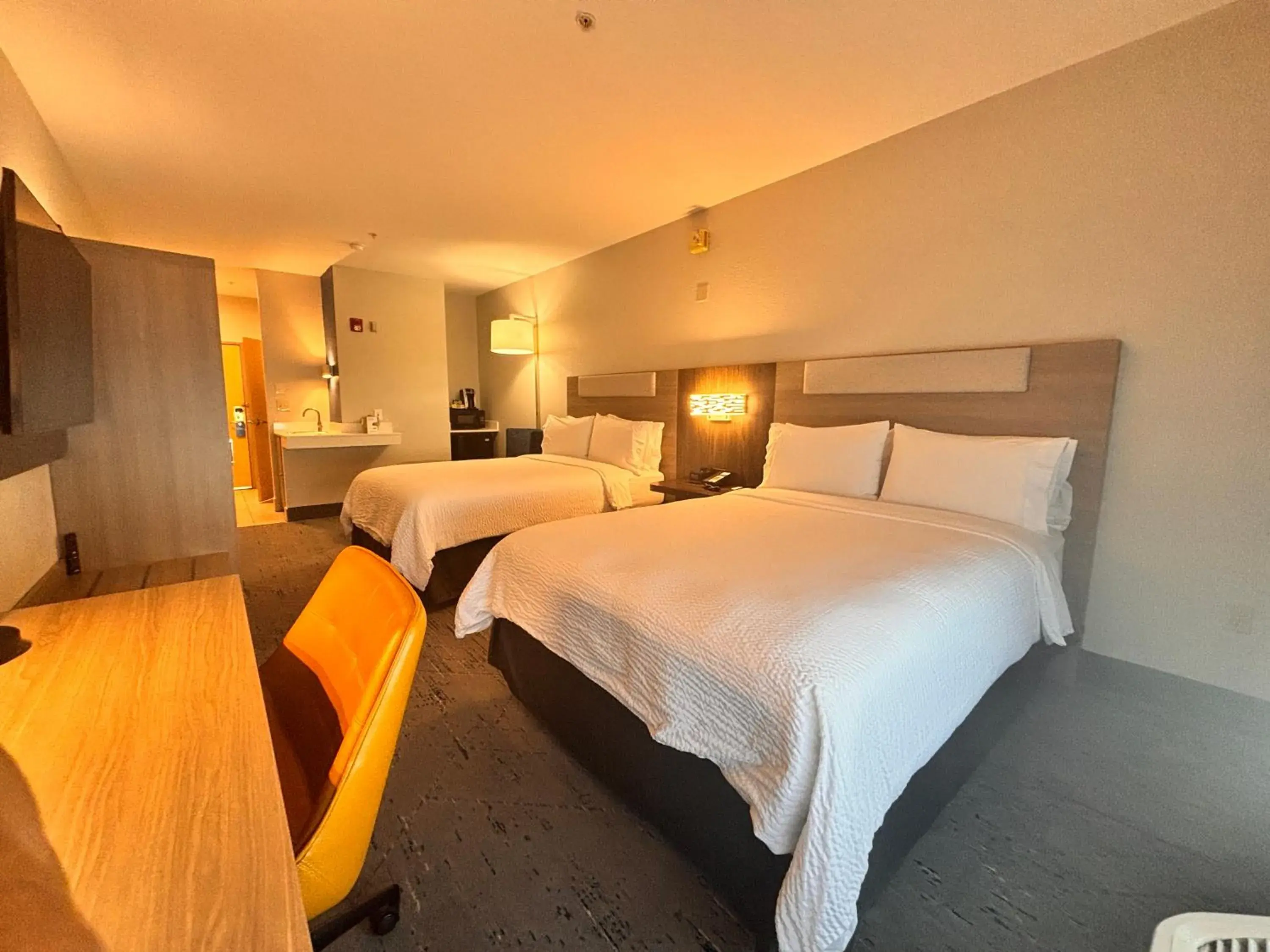 Bed in Holiday Inn Express Berkeley by IHG Bed in Holiday Inn Express Berkeley by IHG