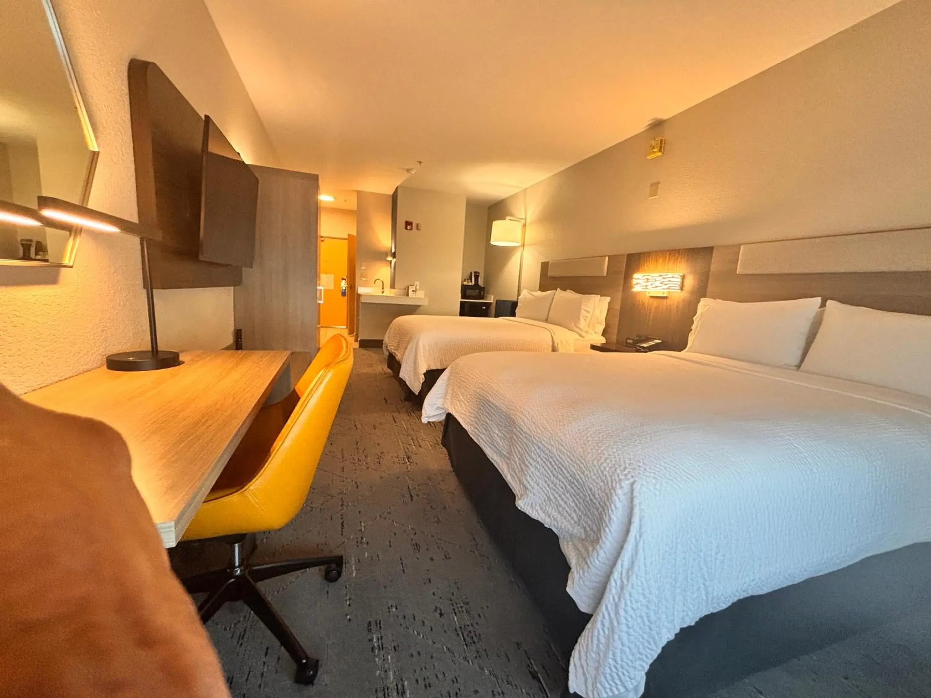 Bedroom, Bed in Holiday Inn Express Berkeley by IHG Bedroom, Bed in Holiday Inn Express Berkeley by IHG