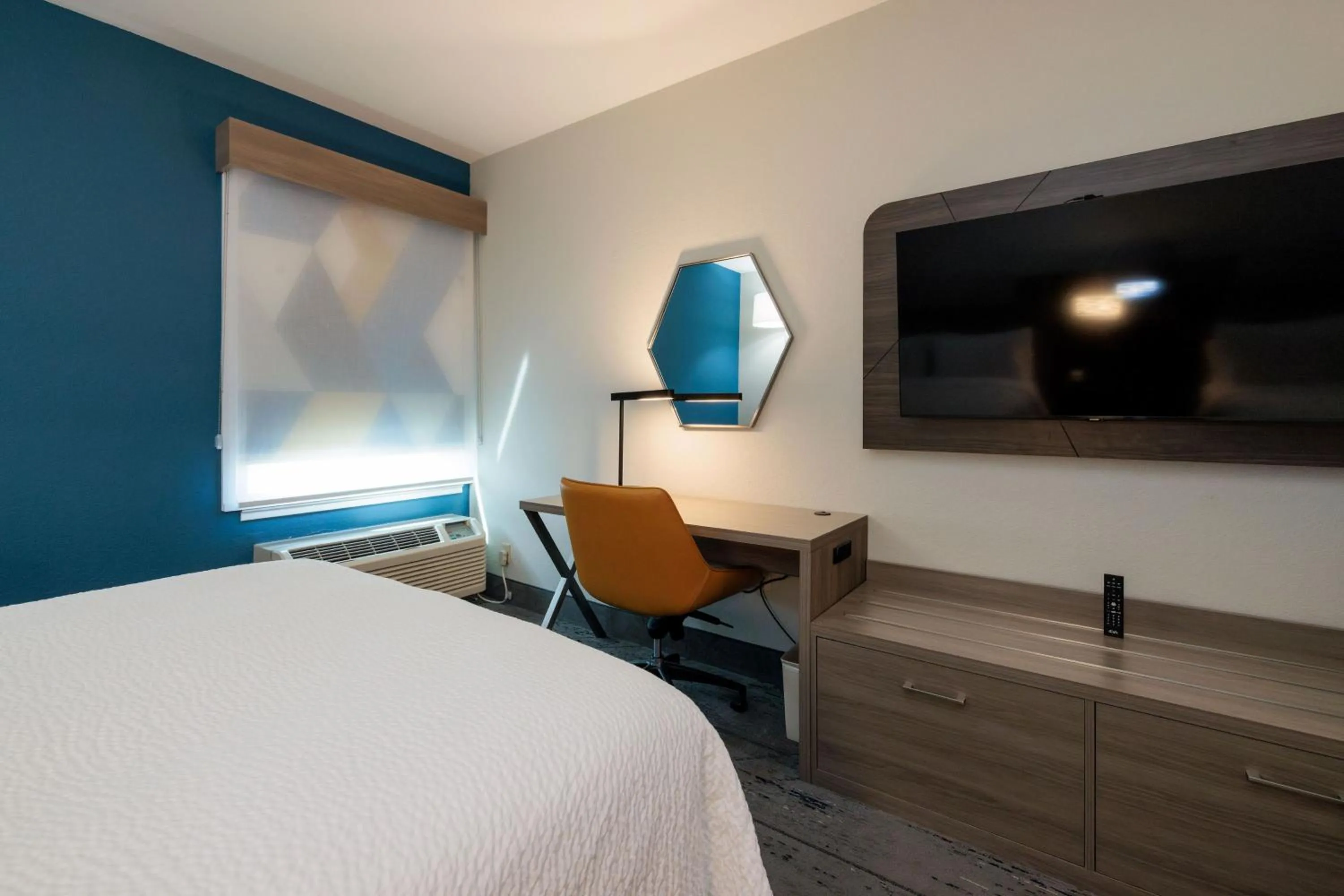 Bed in Holiday Inn Express Berkeley by IHG