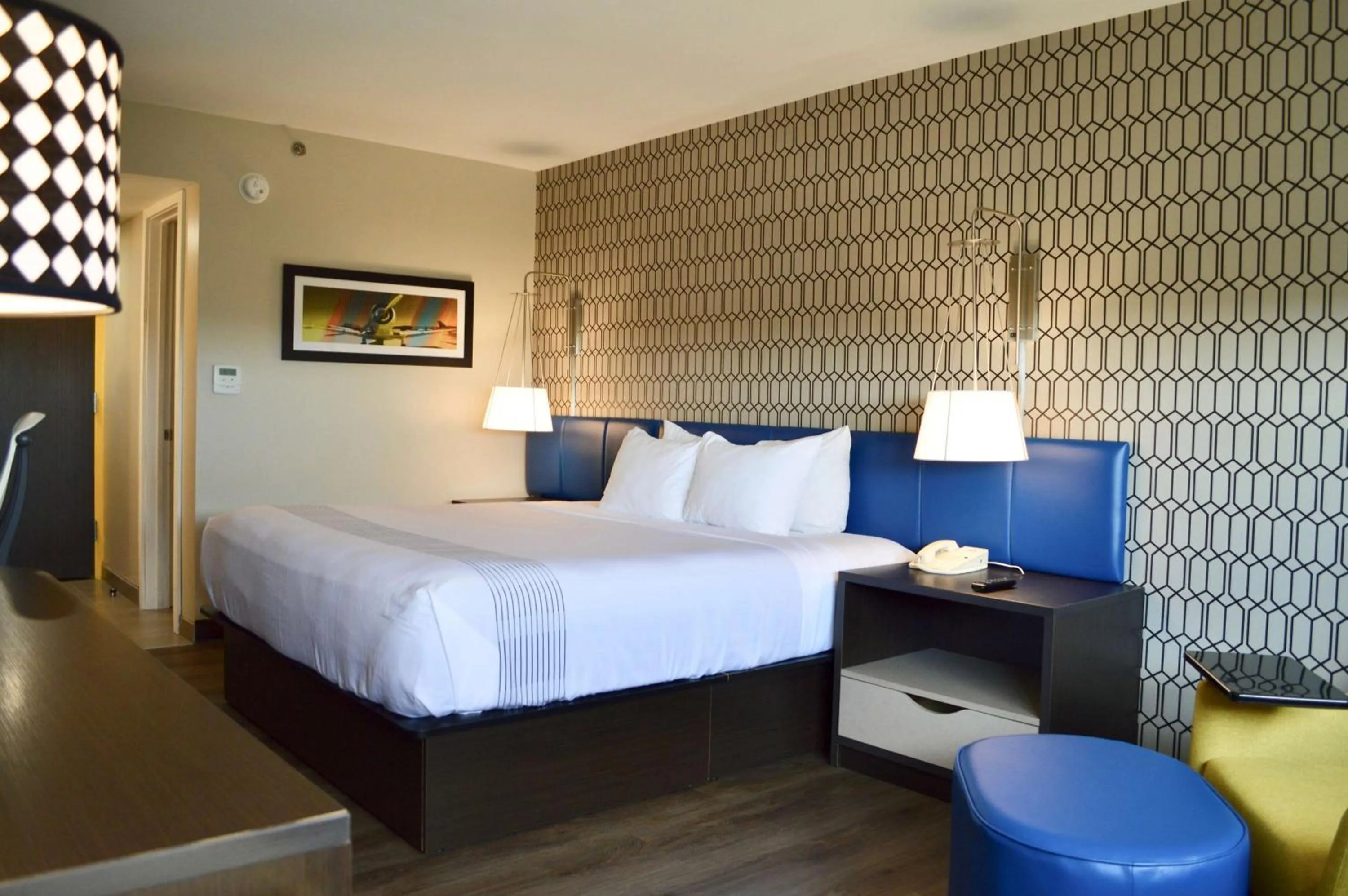 Photo of the whole room, Bed in Best Western Plus Ft Lauderdale Hollywood Airport Hotel