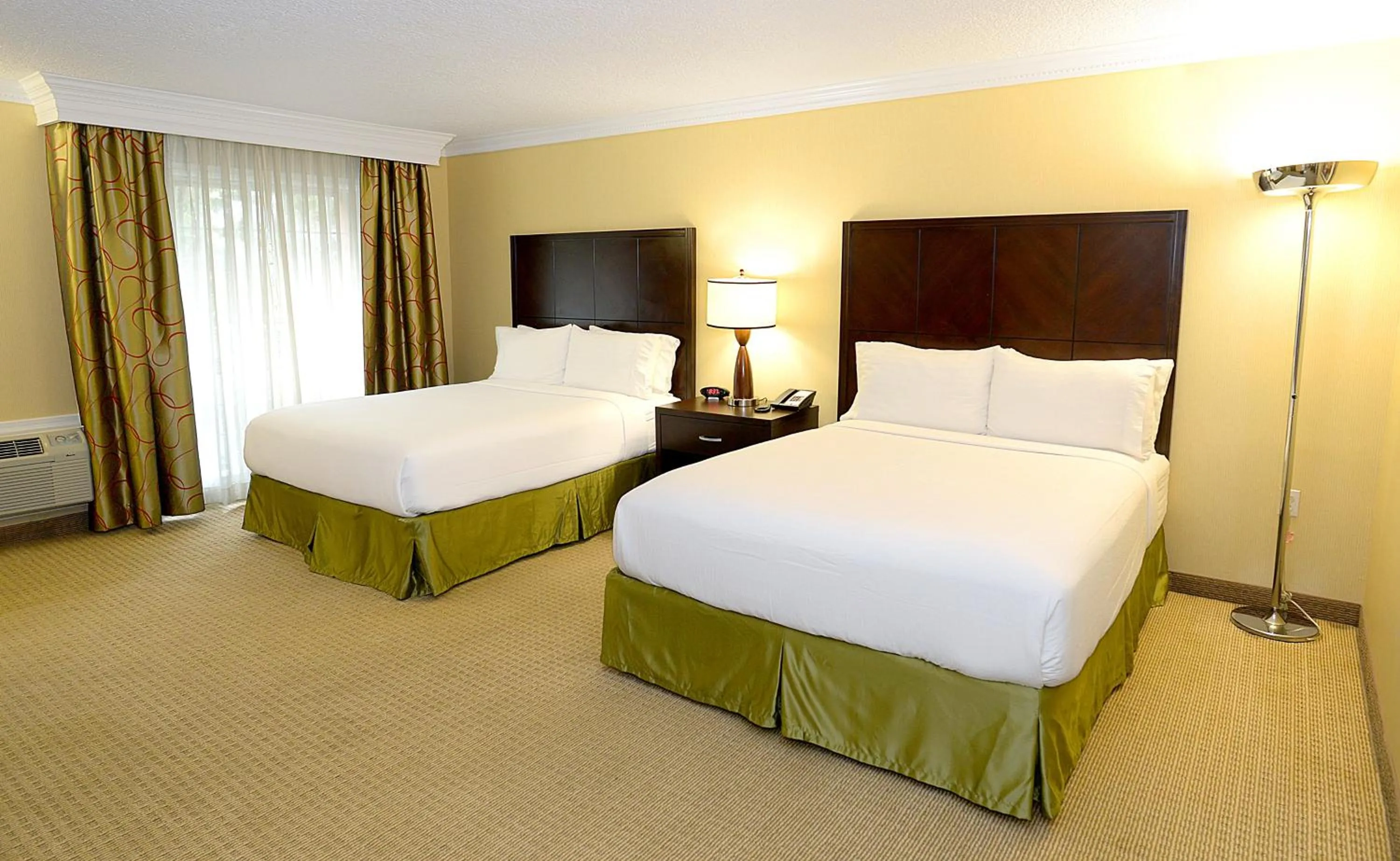 Photo of the whole room, Bed in Holiday Inn & Suites San Mateo - SFO by IHG