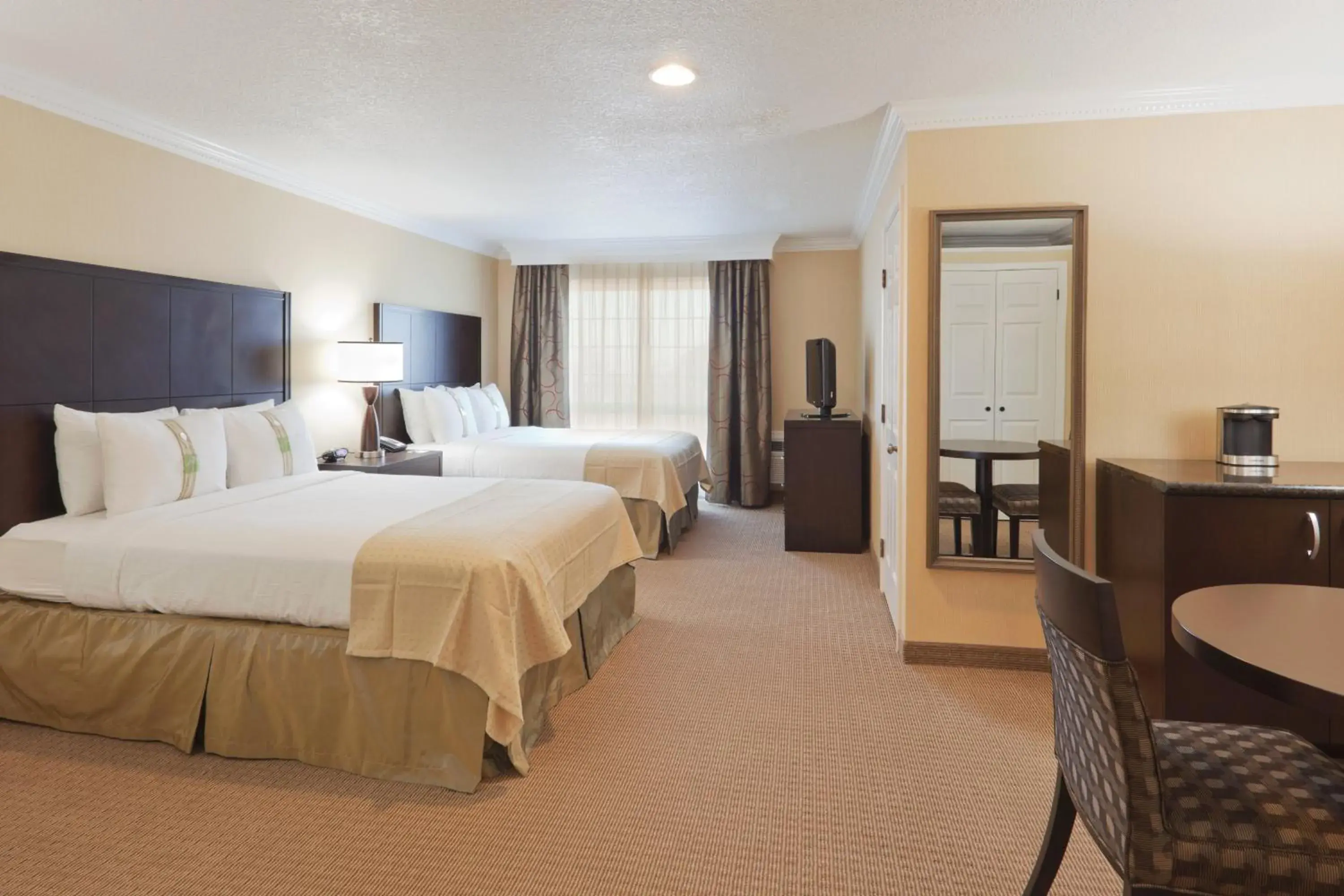 Standard Queen Room with Two Queen Beds in Holiday Inn & Suites San Mateo - SFO by IHG Standard Queen Room with Two Queen Beds in Holiday Inn & Suites San Mateo - SFO by IHG
