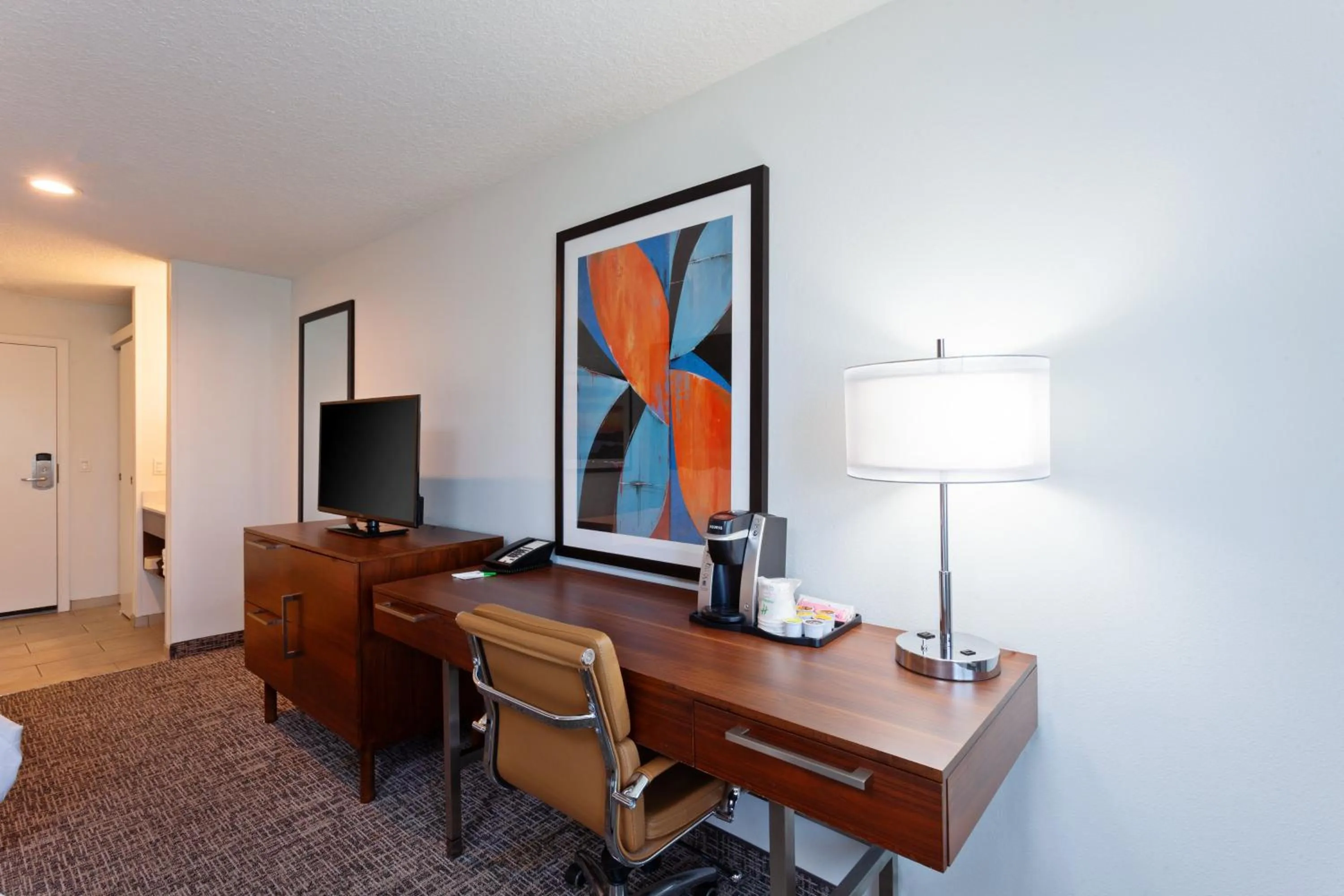 Photo of the whole room in Holiday Inn & Suites San Mateo - SFO by IHG