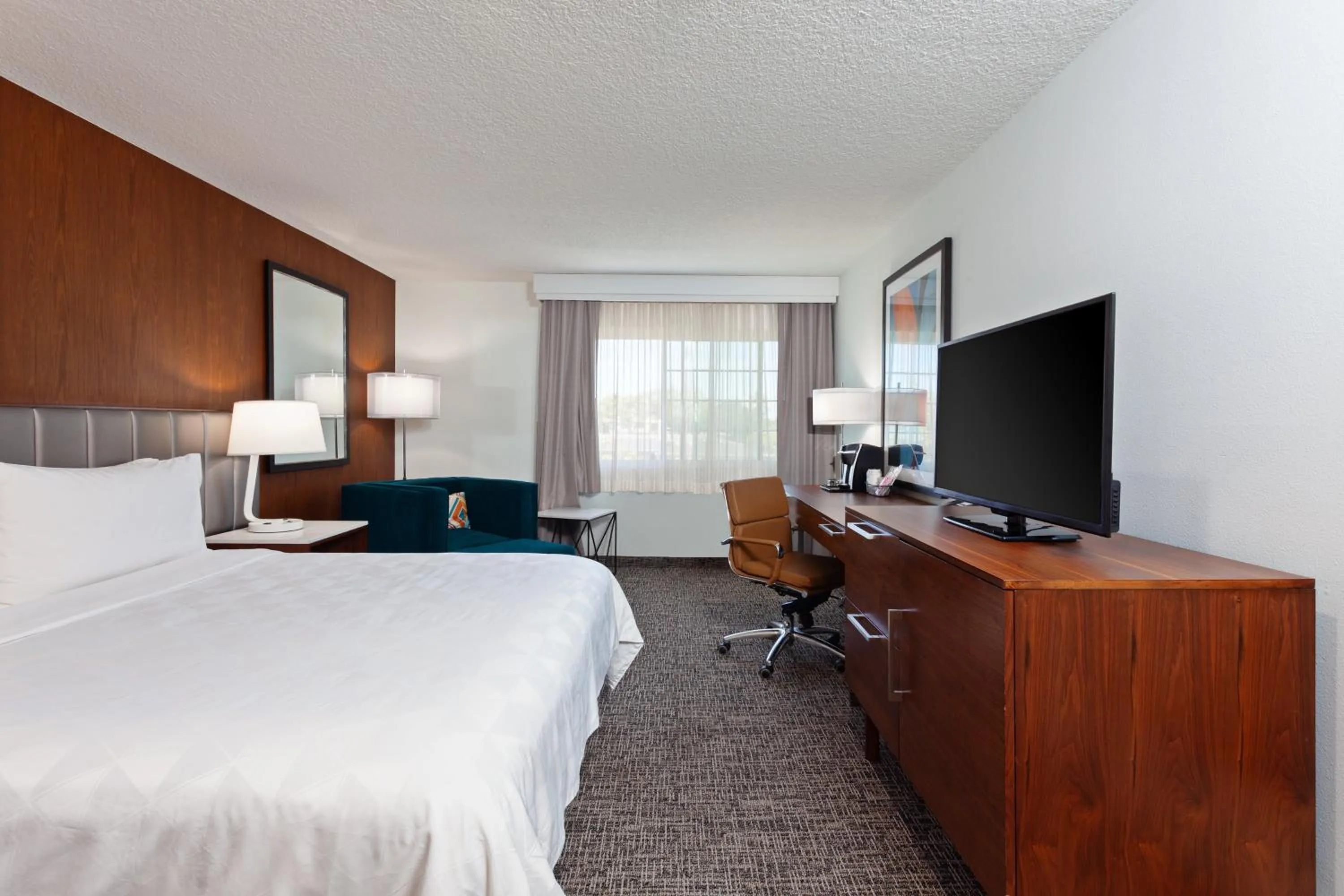 Photo of the whole room, Bed in Holiday Inn & Suites San Mateo - SFO by IHG