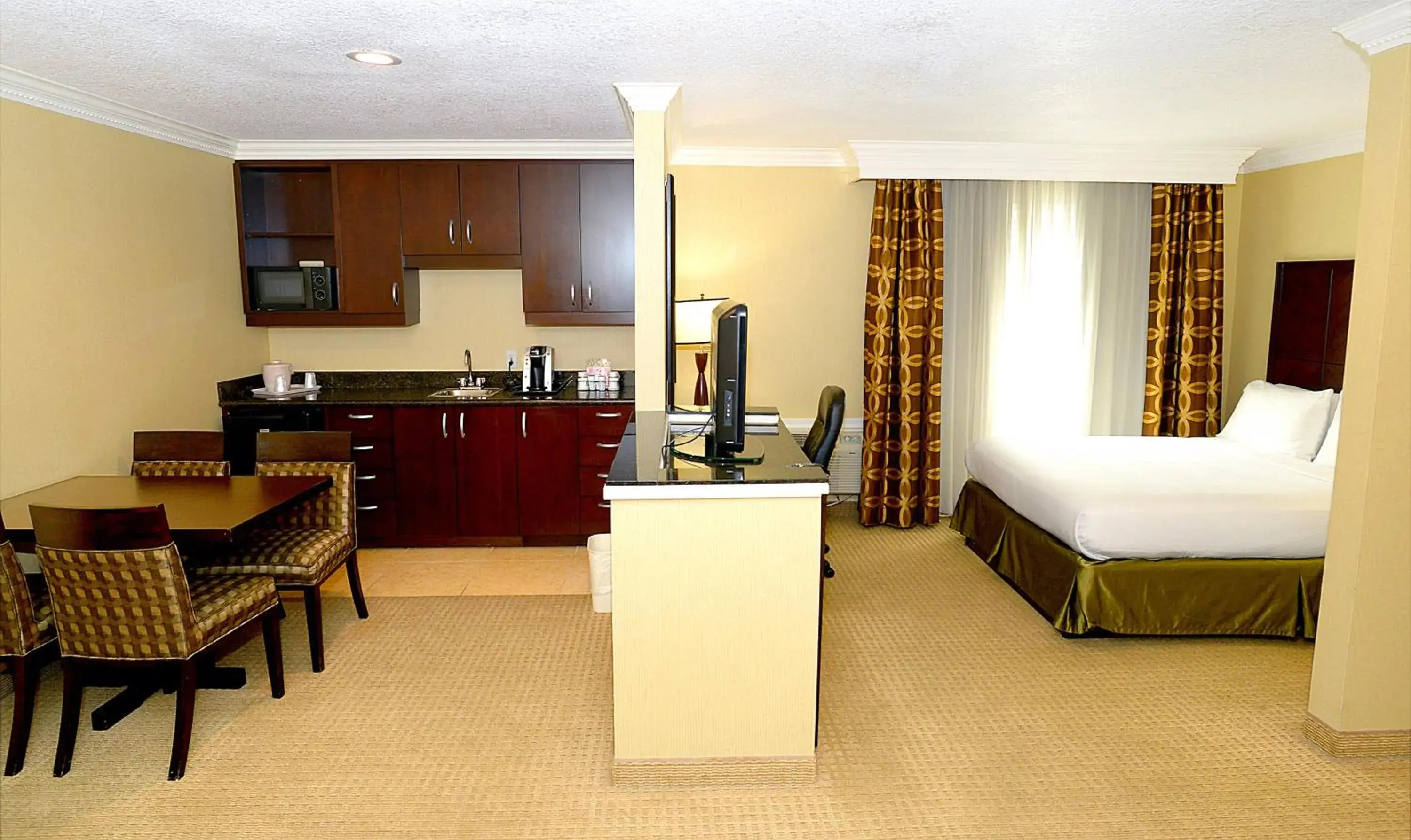 Family Suite in Holiday Inn & Suites San Mateo - SFO by IHG Family Suite in Holiday Inn & Suites San Mateo - SFO by IHG