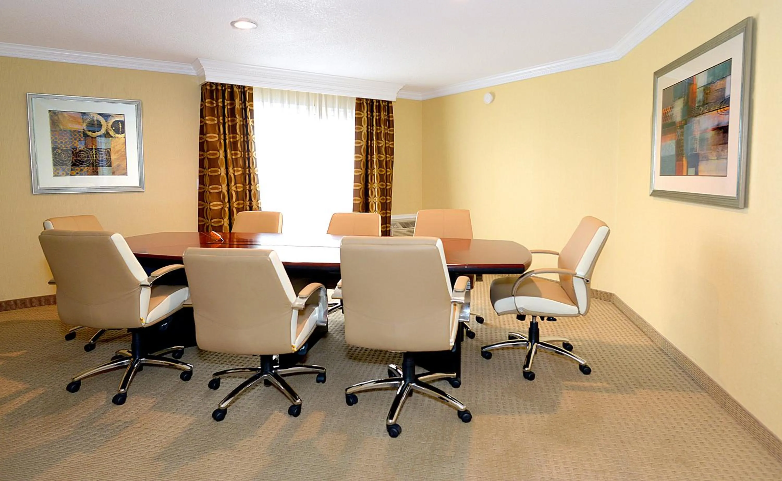 Meeting/conference room in Holiday Inn & Suites San Mateo - SFO by IHG