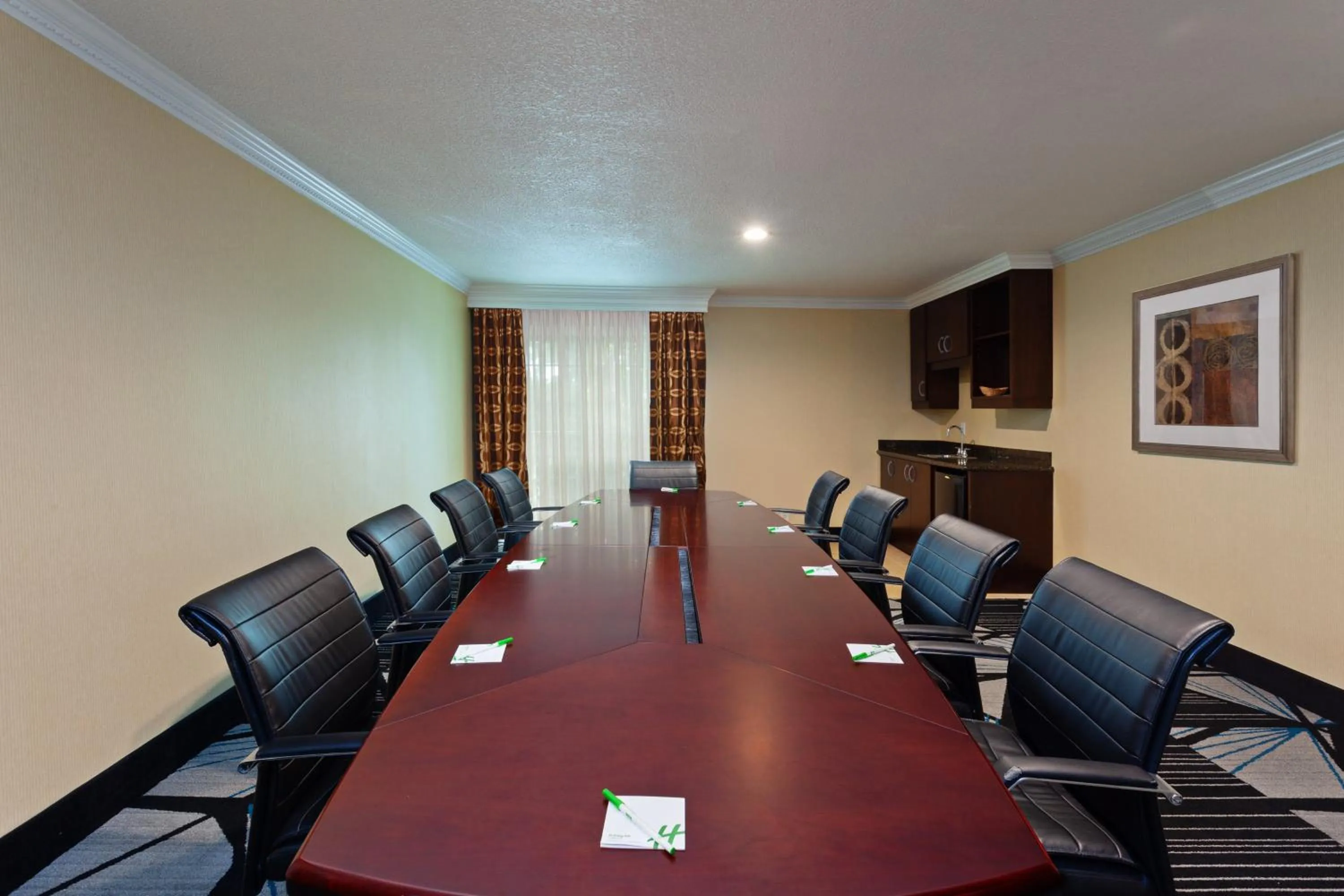 Meeting/conference room in Holiday Inn & Suites San Mateo - SFO by IHG