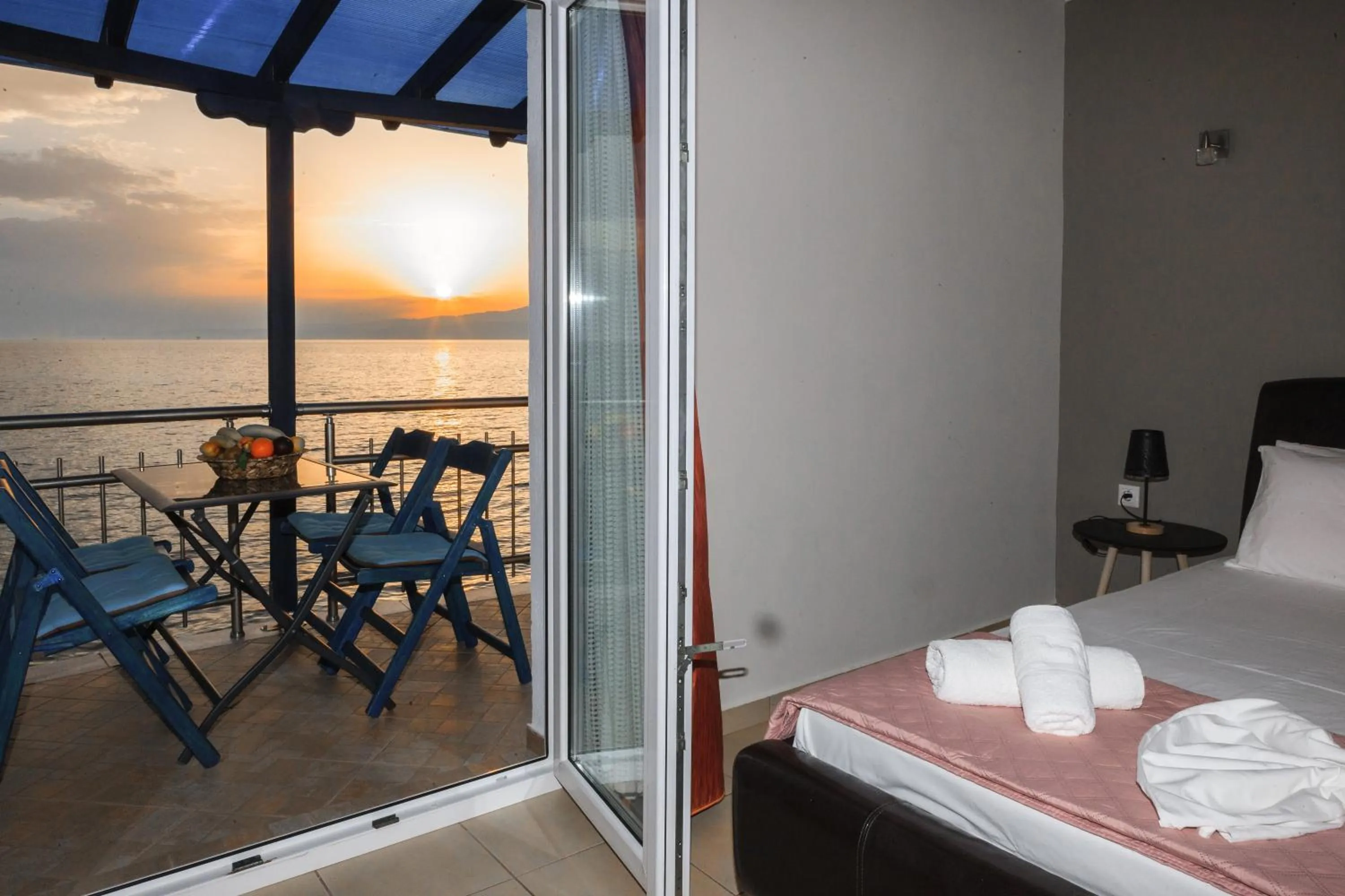 Sea view, Bed in Studios Plaka