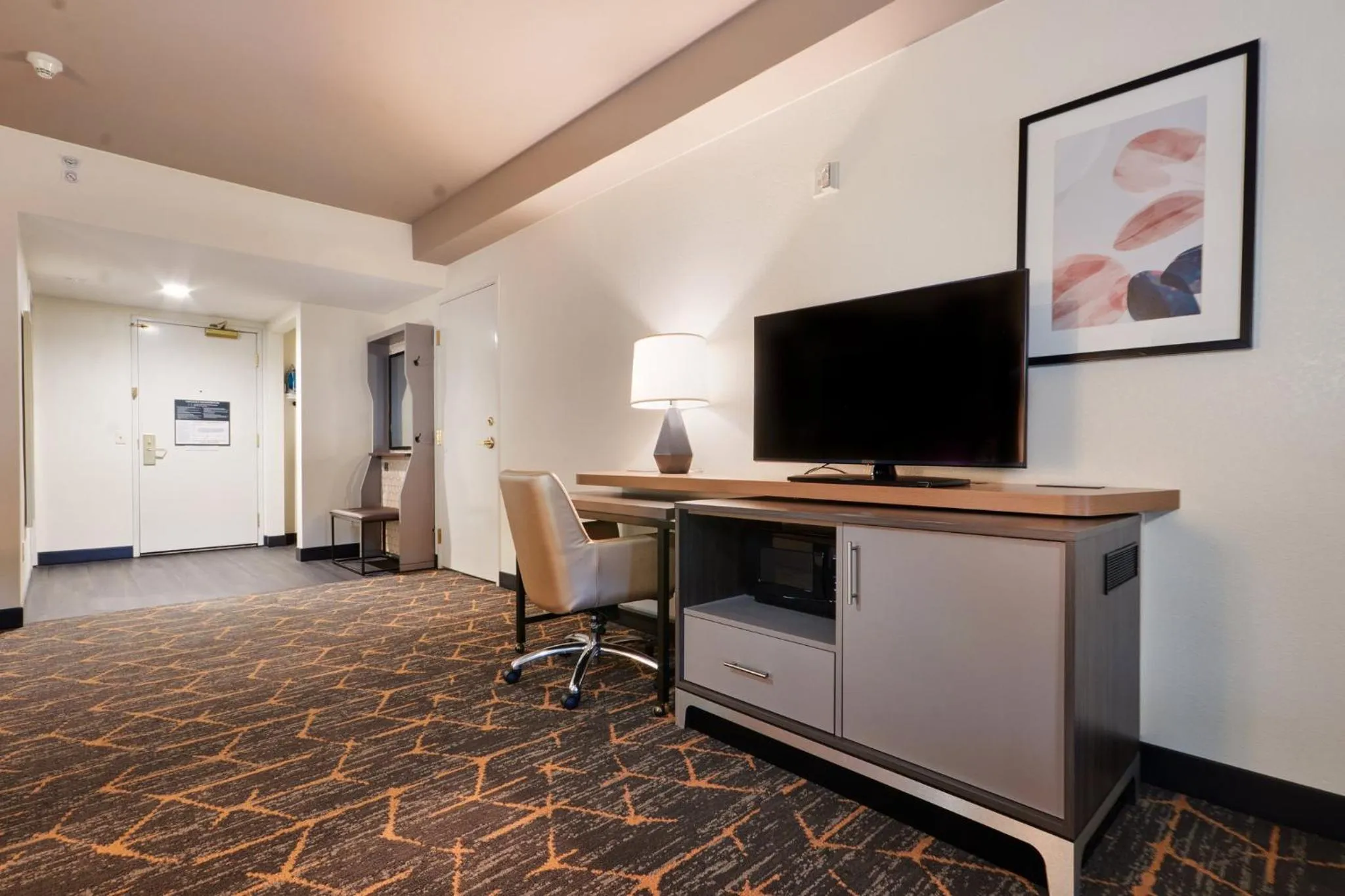 Photo of the whole room in Holiday Inn Oakland Airport by IHG