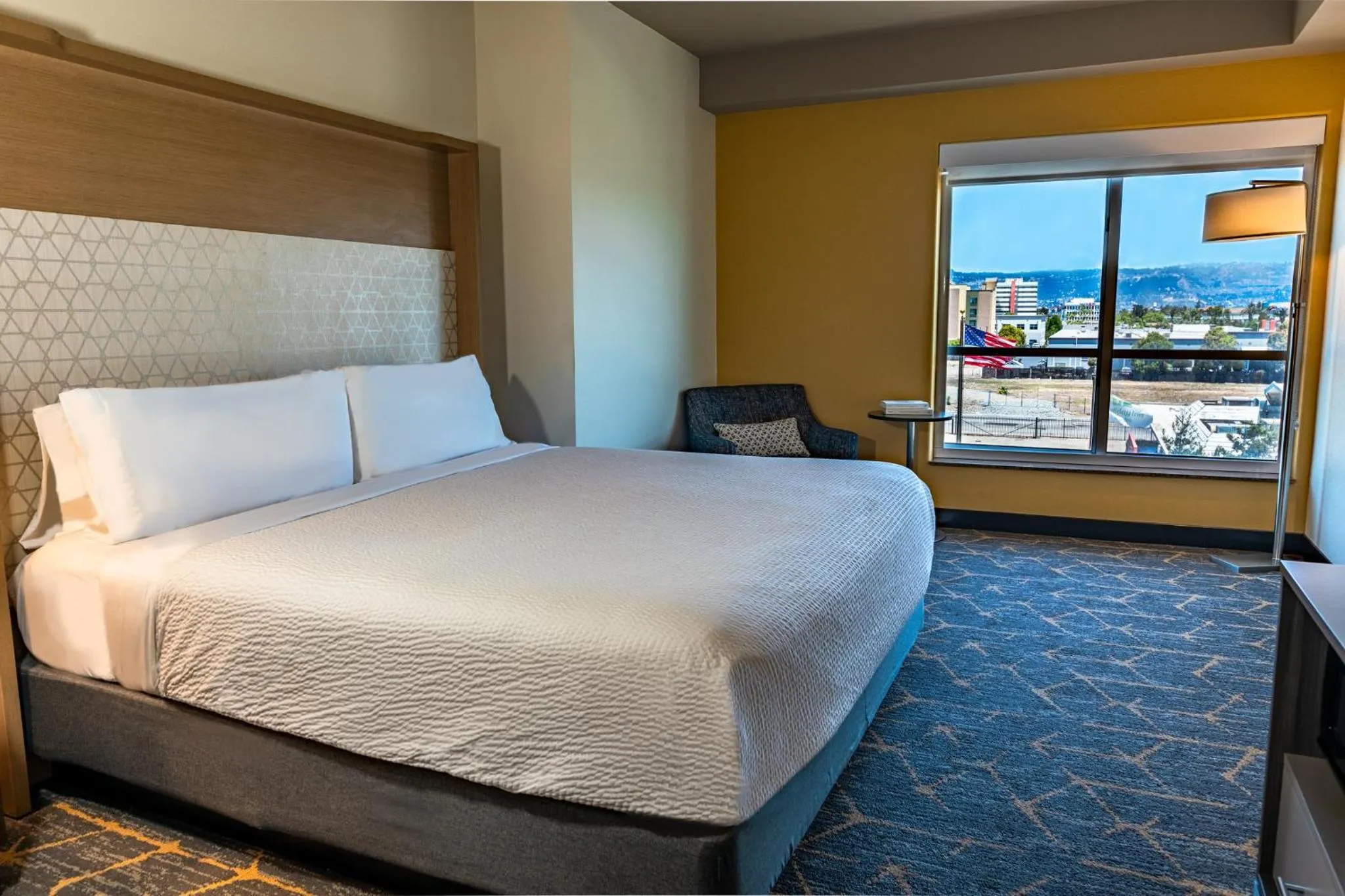 Photo of the whole room, Bed in Holiday Inn Oakland Airport by IHG