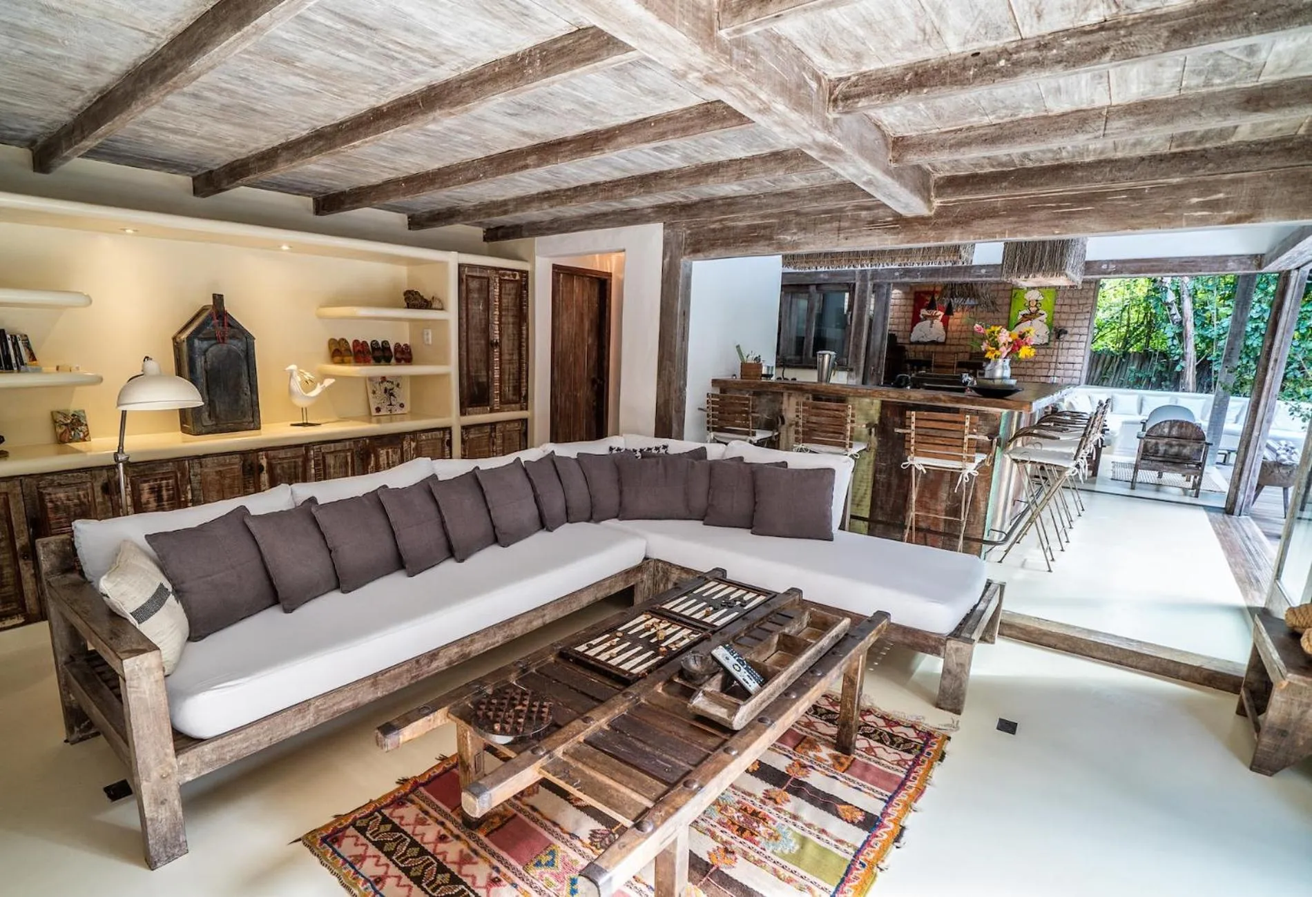 Communal lounge/ TV room in Casa Angatu