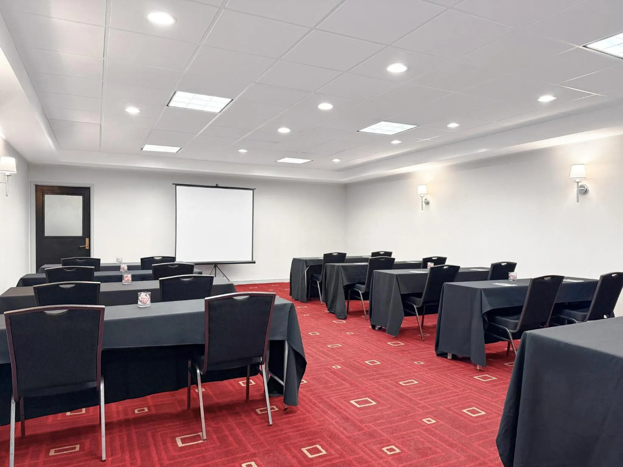 Meeting/conference room in Crowne Plaza Newark Airport by IHG