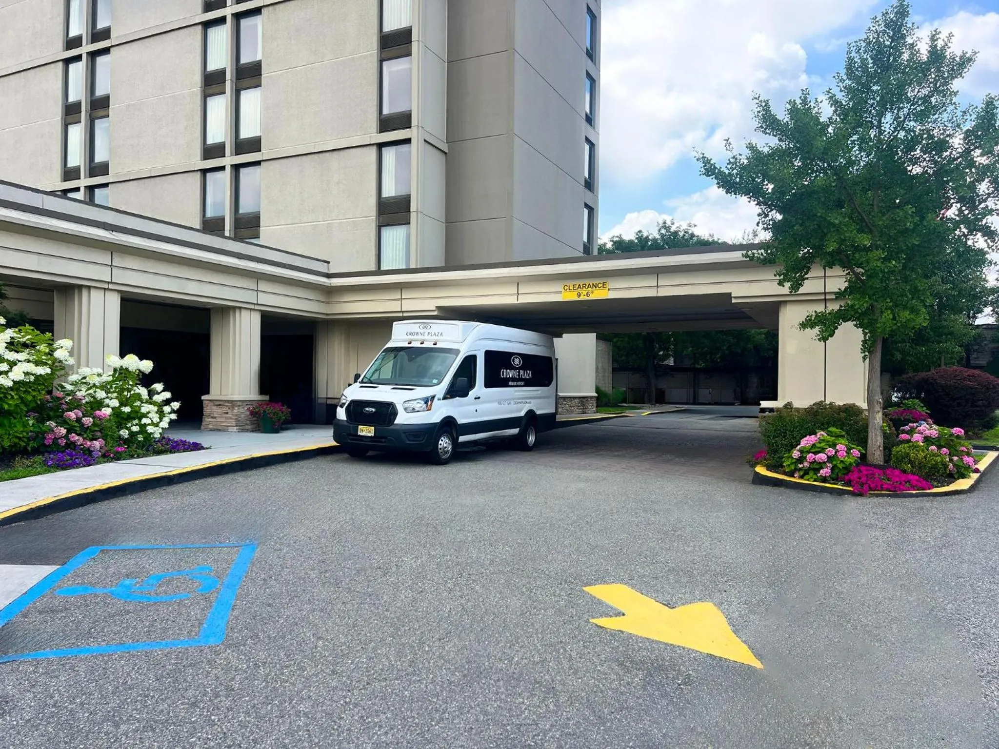 Lobby or reception in Crowne Plaza Newark Airport by IHG