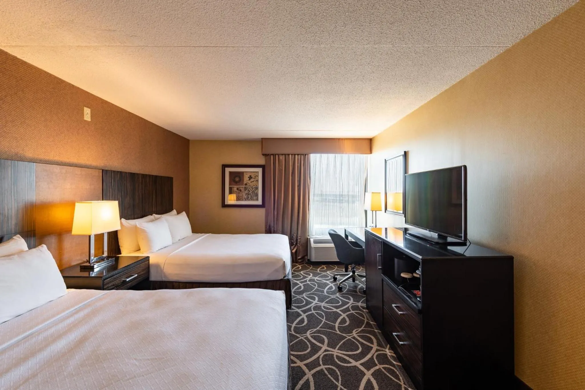 Photo of the whole room, Bed in Crowne Plaza Newark Airport by IHG