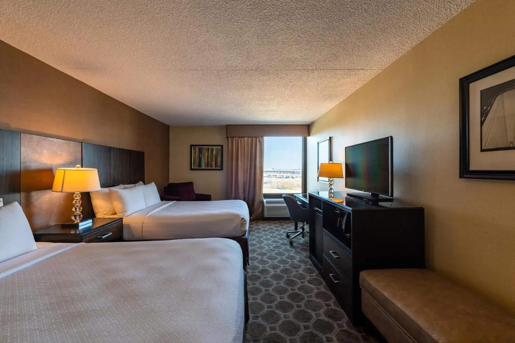 Photo of the whole room, Bed in Crowne Plaza Newark Airport by IHG Photo of the whole room, Bed in Crowne Plaza Newark Airport by IHG