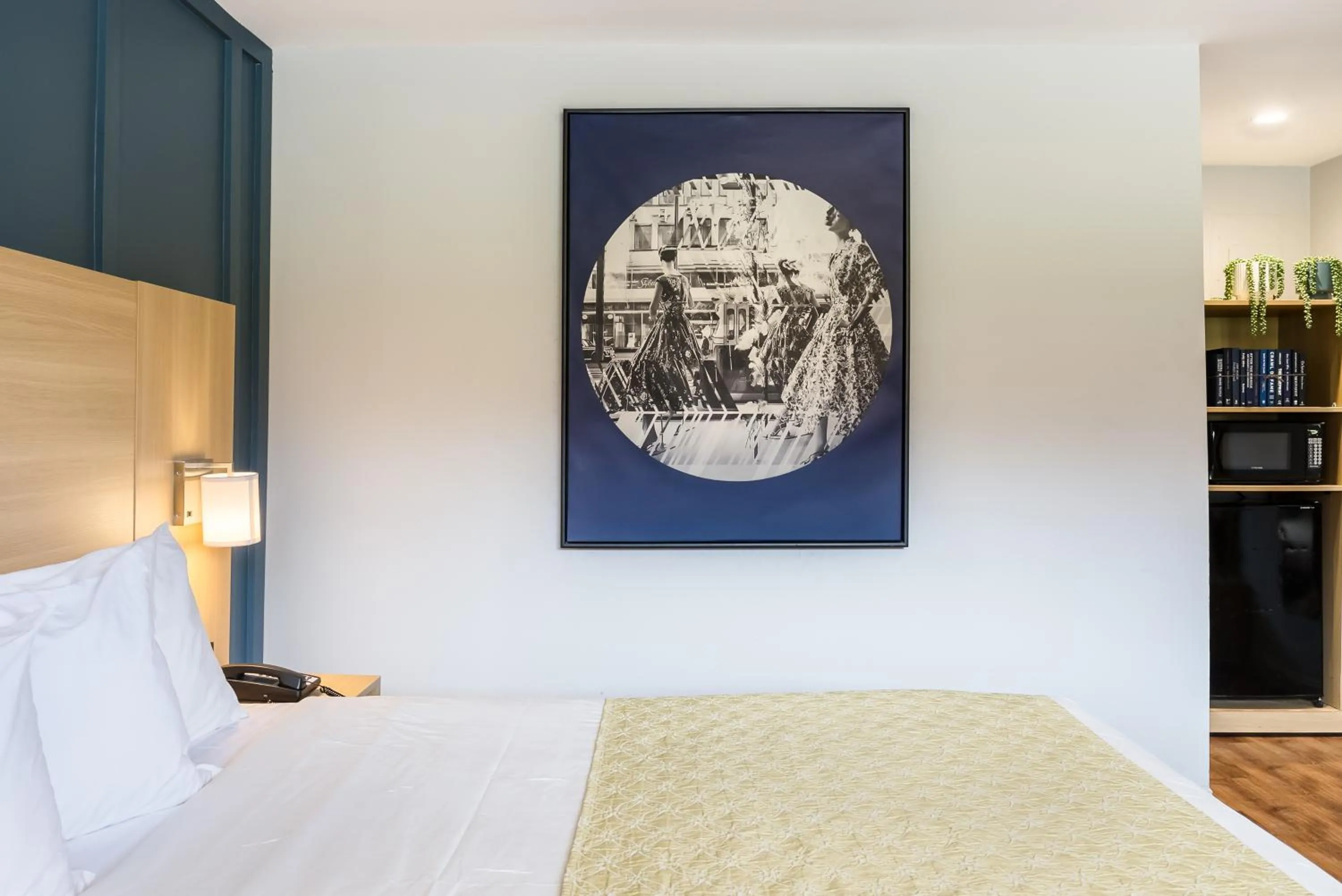 Decorative detail, Bed in Ardsley Acres Hotel Court