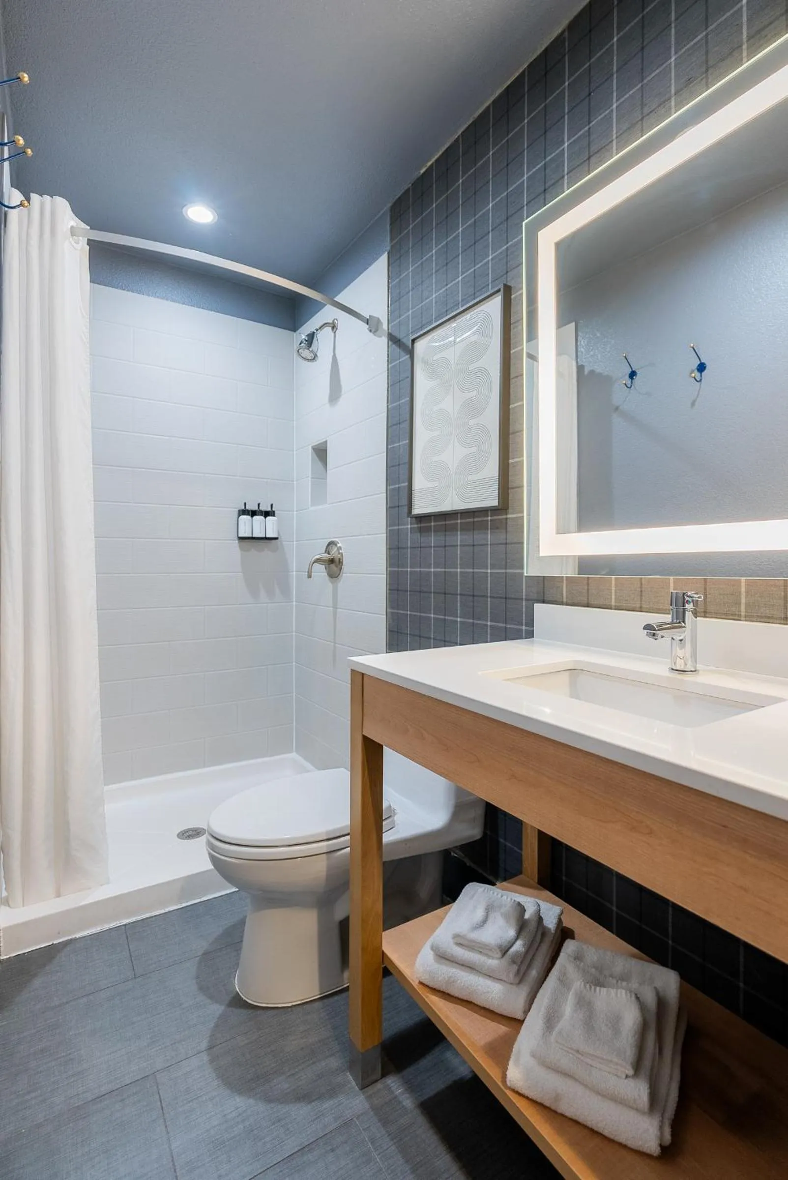 Shower in Ardsley Acres Hotel Court