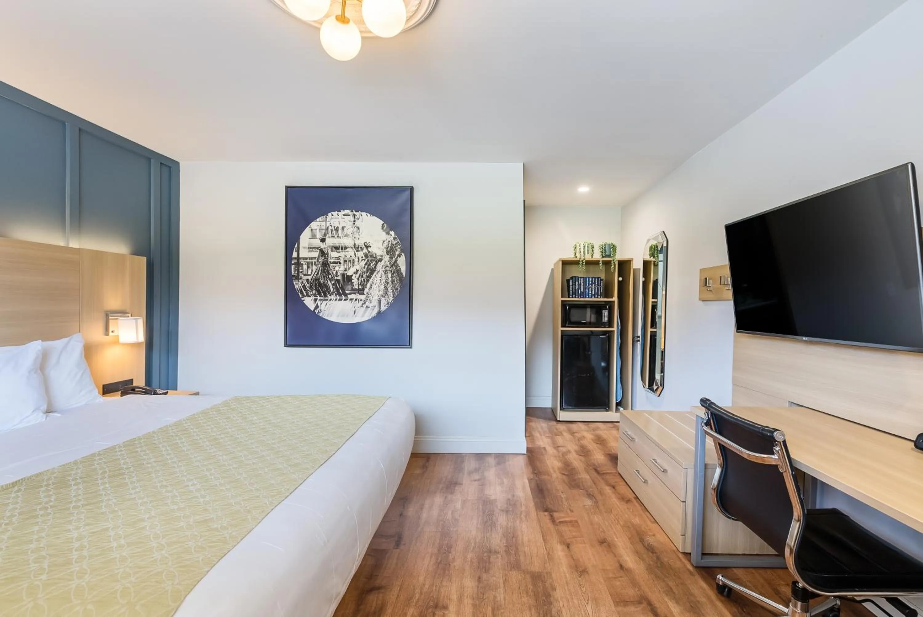 Bed in Ardsley Acres Hotel Court