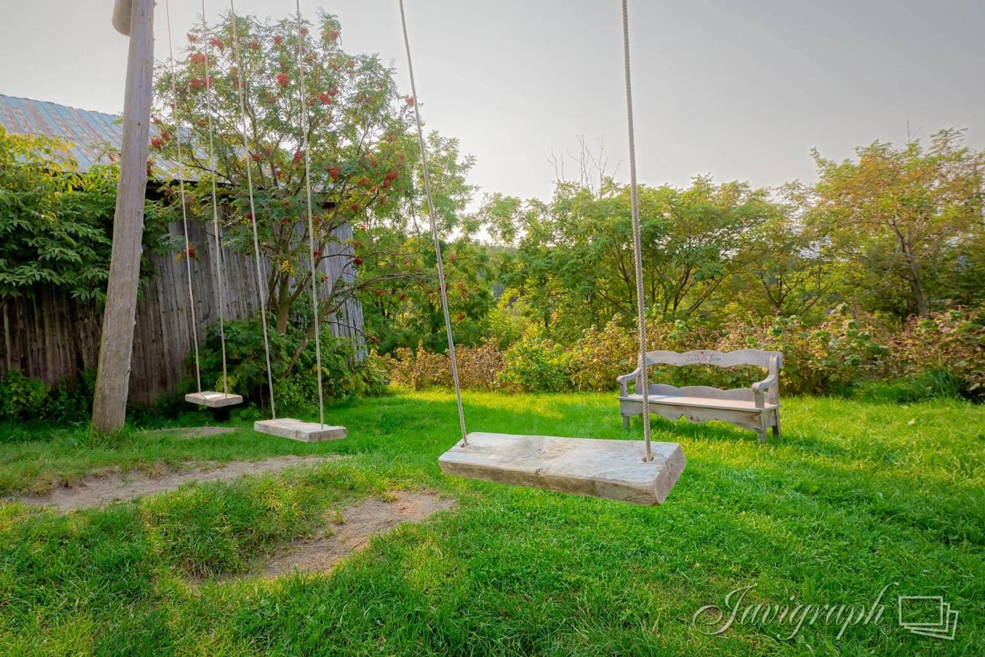 Children play ground in La vieille ferme, Écogîte