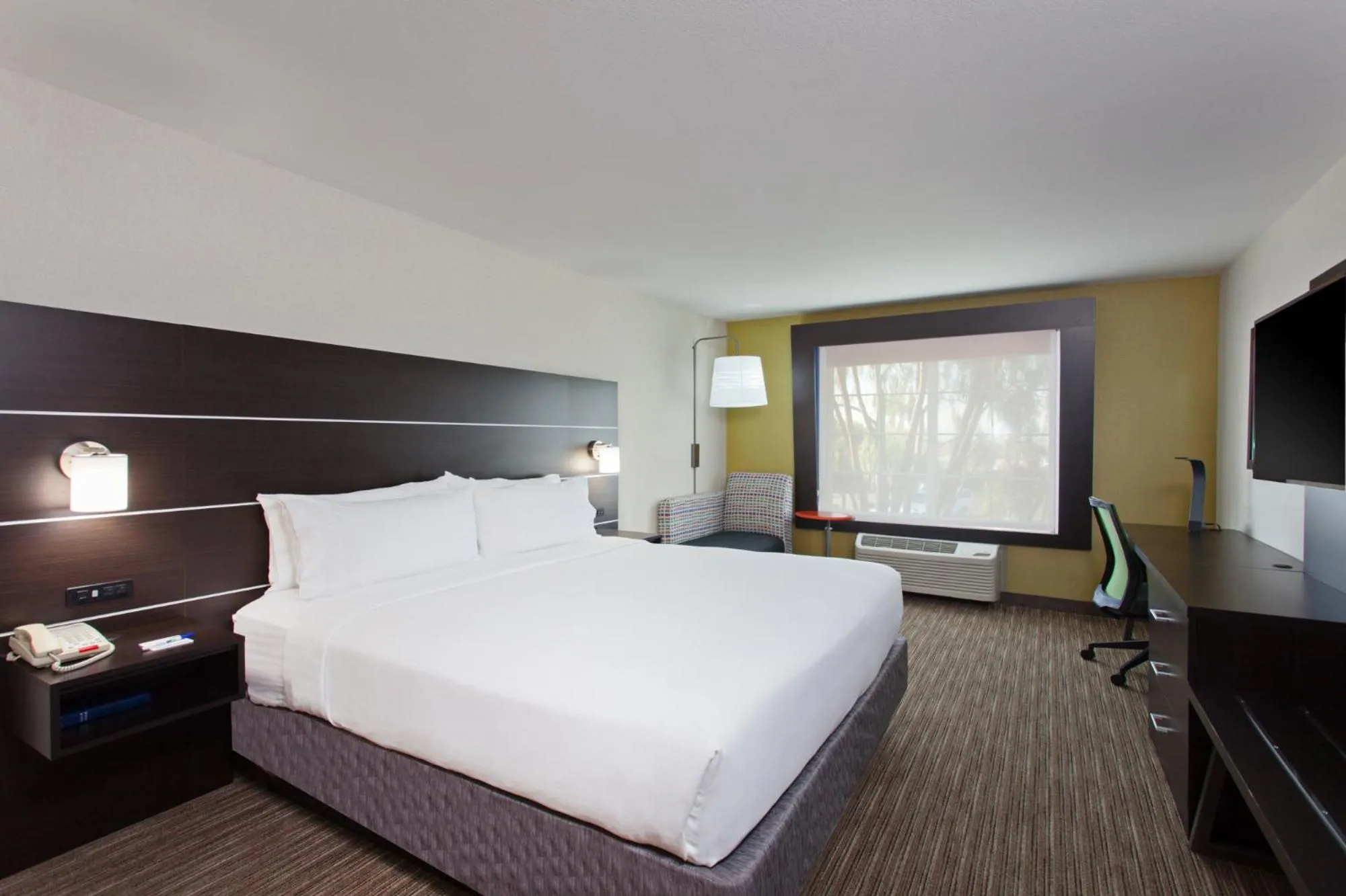 Bedroom, Bed in Holiday Inn Express & Suites Oakland - Airport by IHG