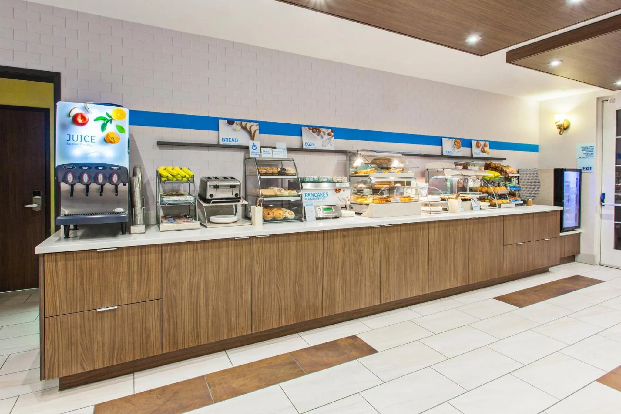 Breakfast in Holiday Inn Express & Suites Oakland - Airport by IHG