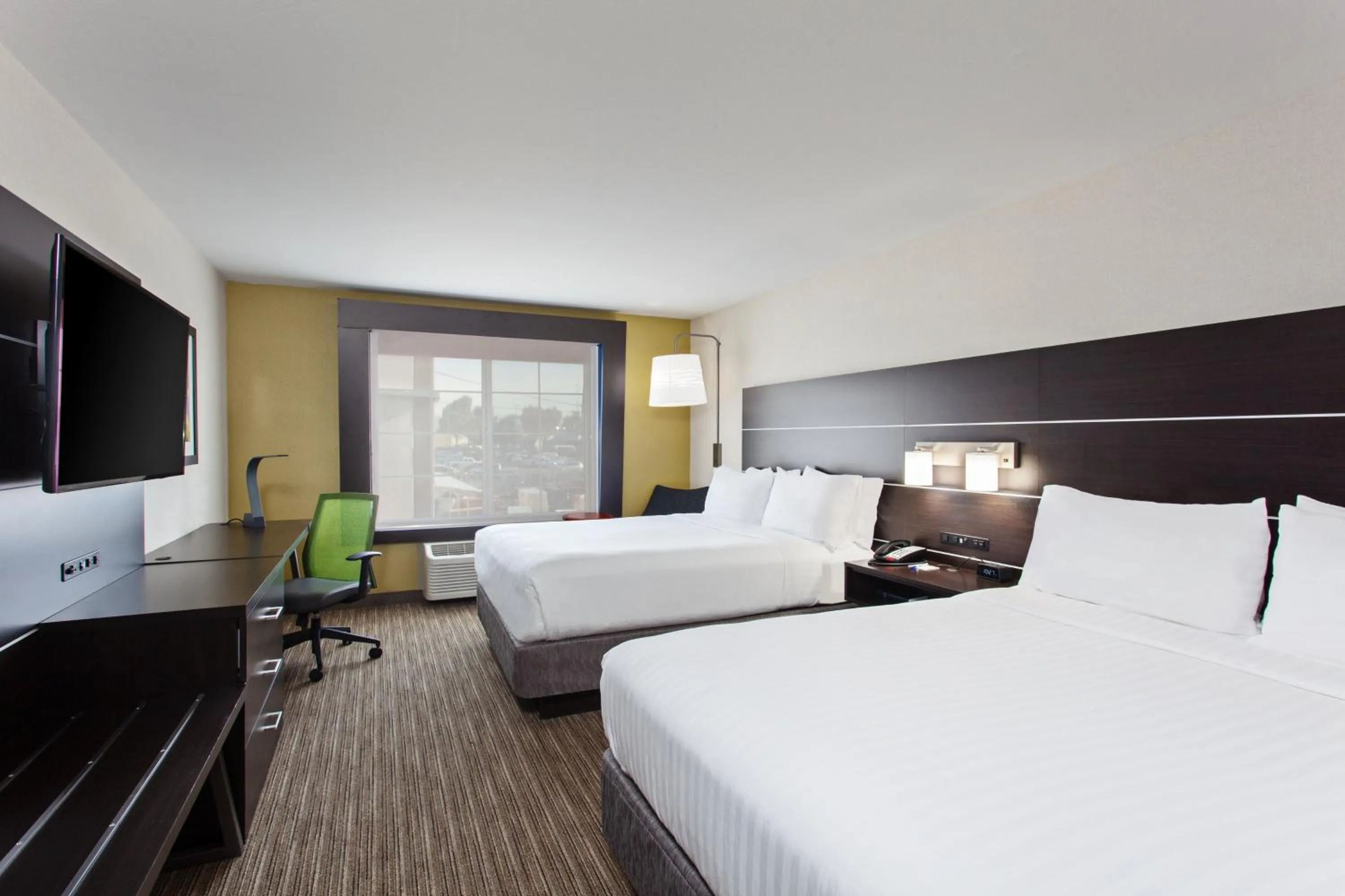 Photo of the whole room, Bed in Holiday Inn Express & Suites Oakland - Airport by IHG