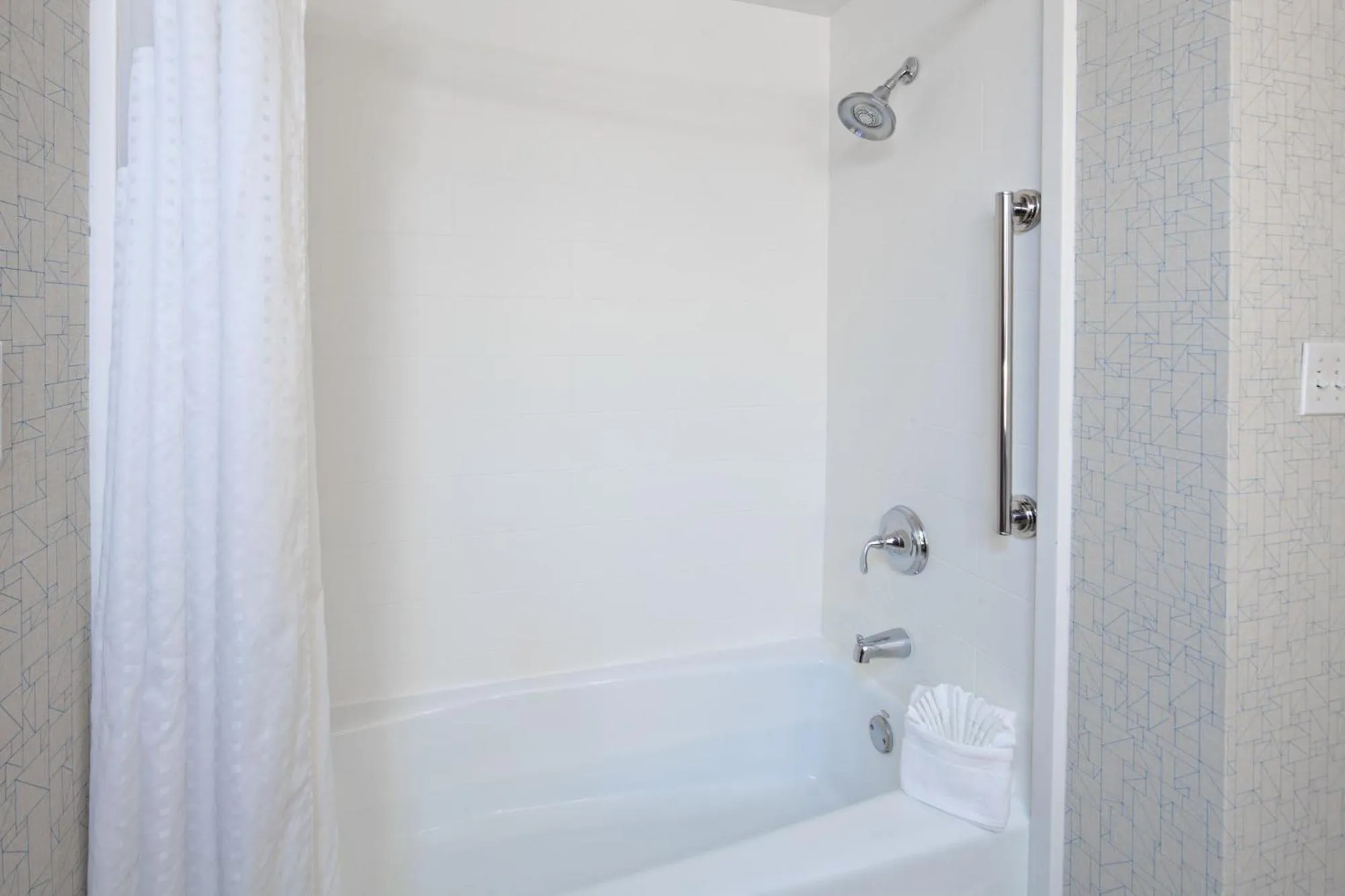 Bath in Holiday Inn Express & Suites Oakland - Airport by IHG