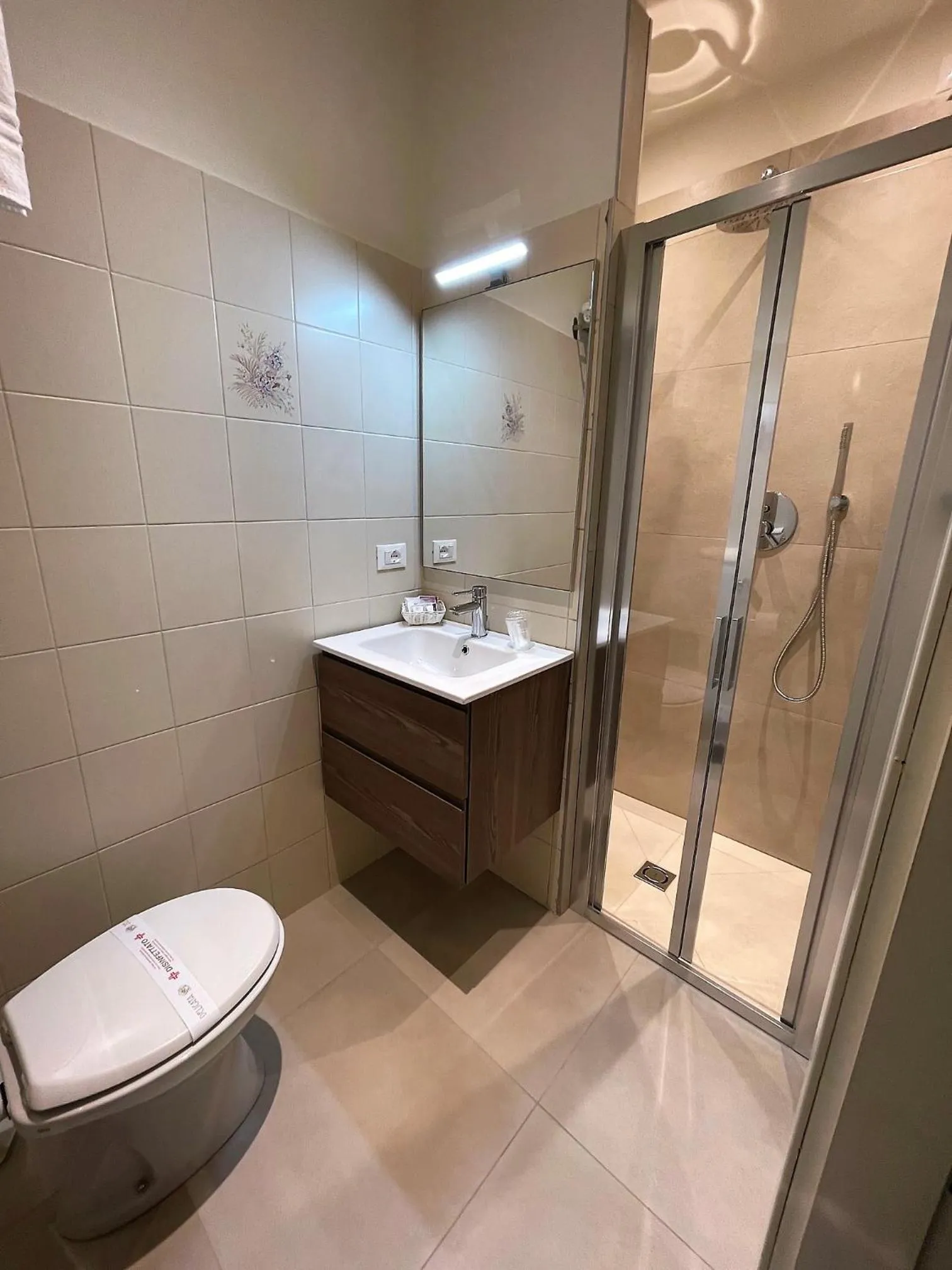 Shower in Hotel Cristina