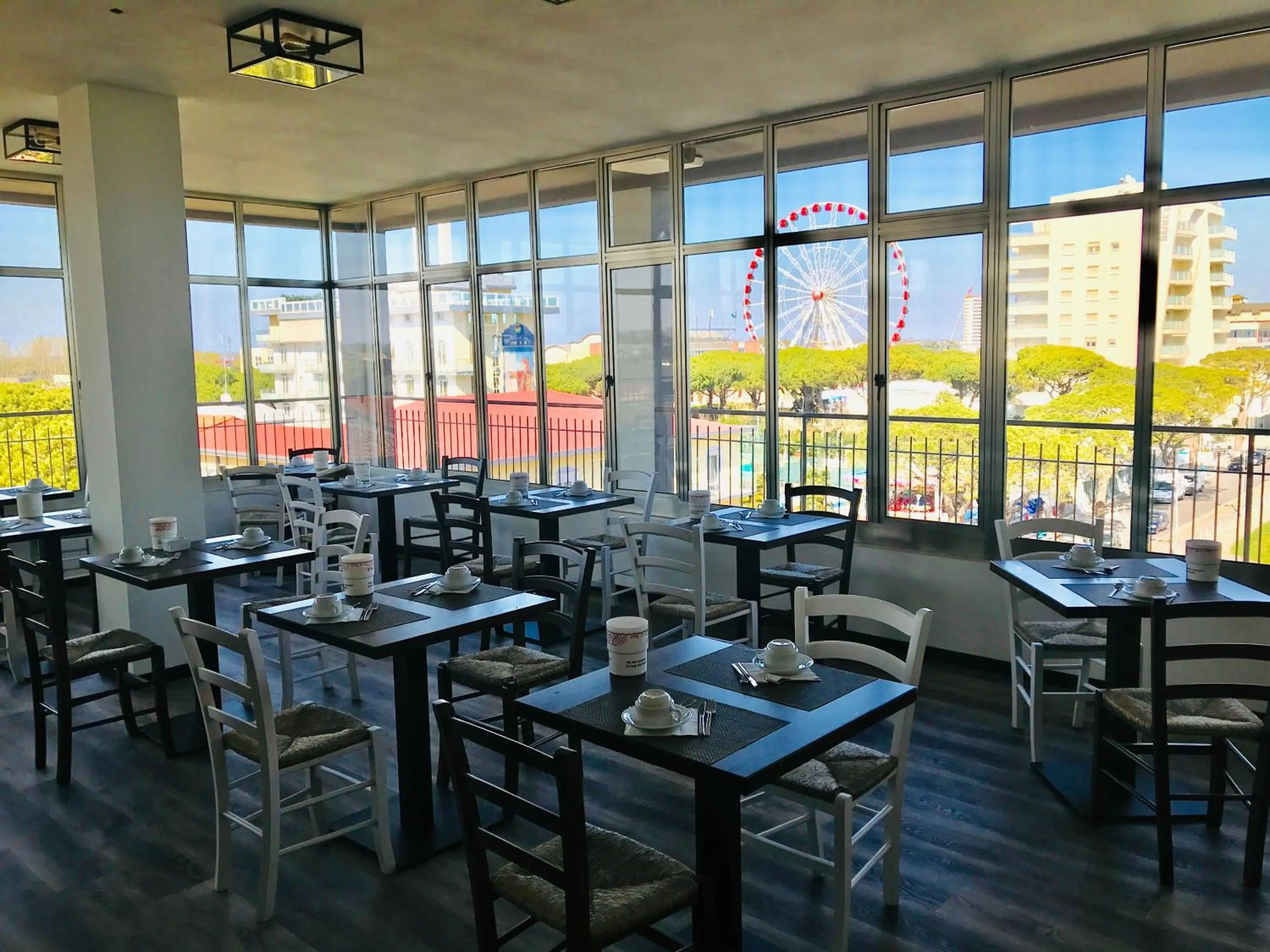 Restaurant/places to eat in Hotel Cristina