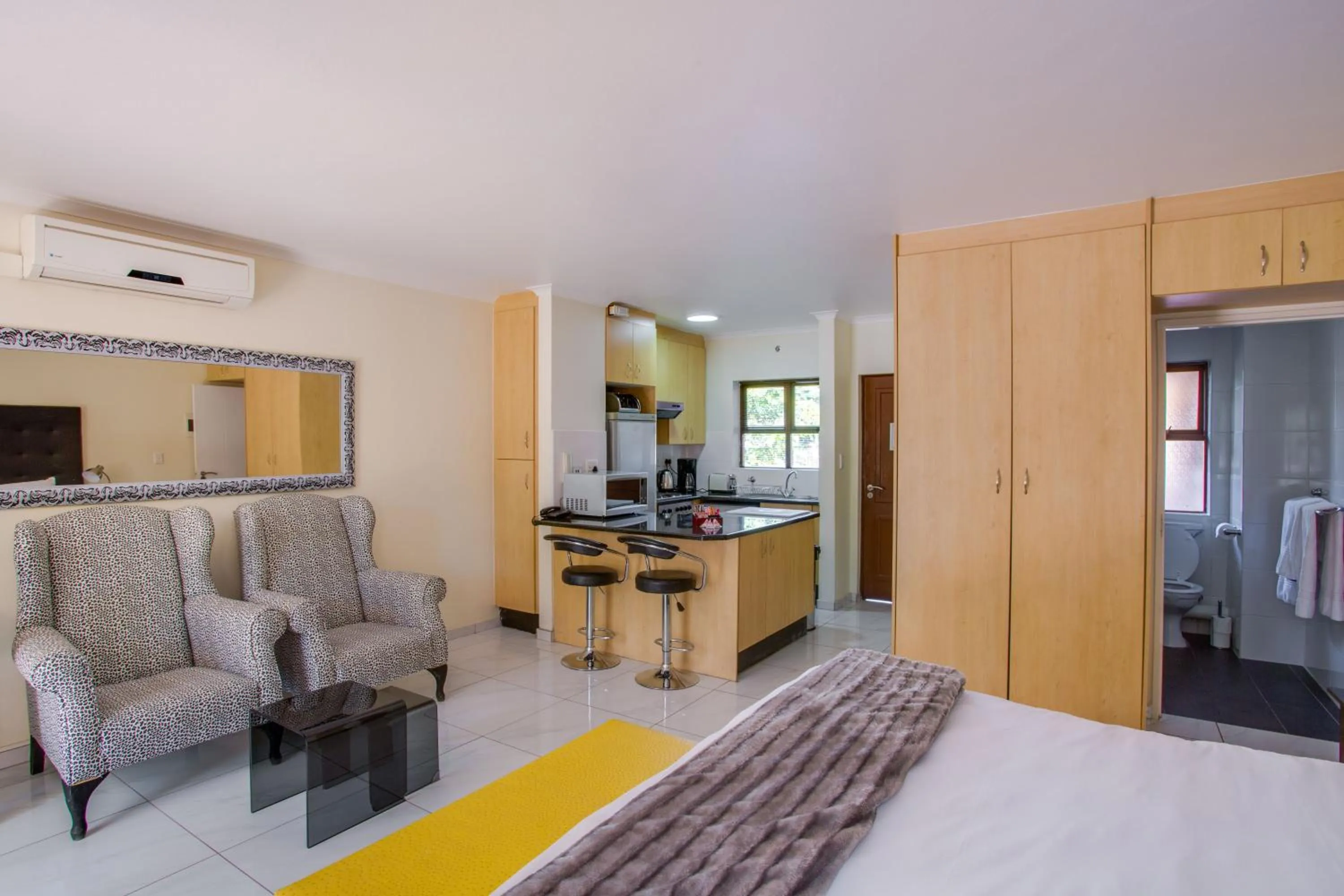 Photo of the whole room, Bed in Sandton Times Square