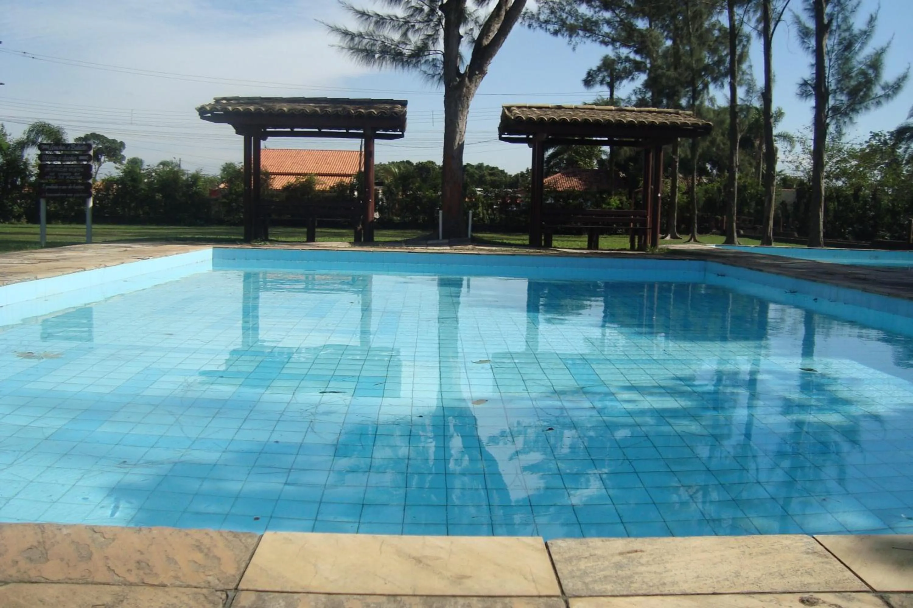 Pool view in Samburá Chalés