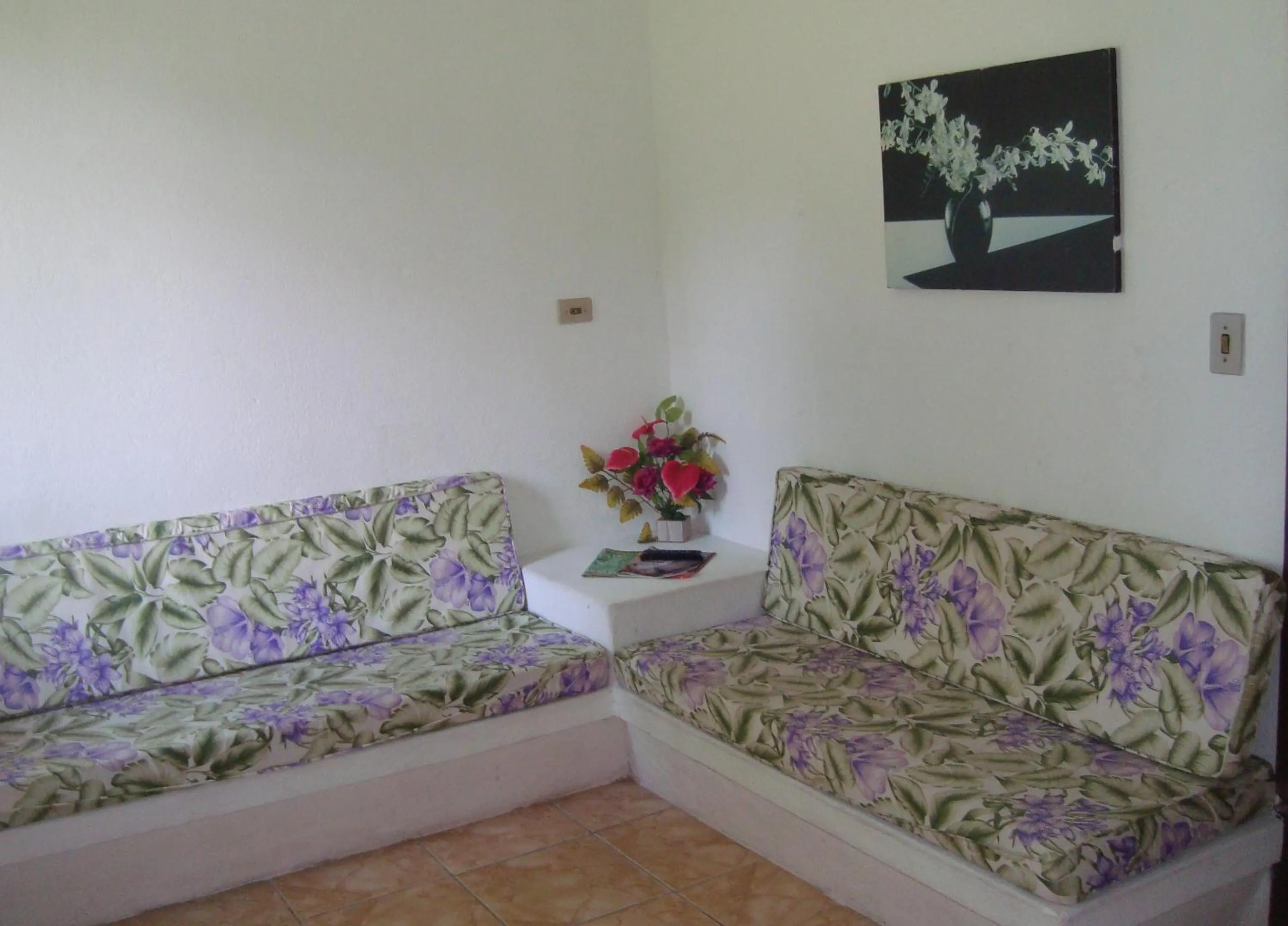 Living room in Samburá Chalés