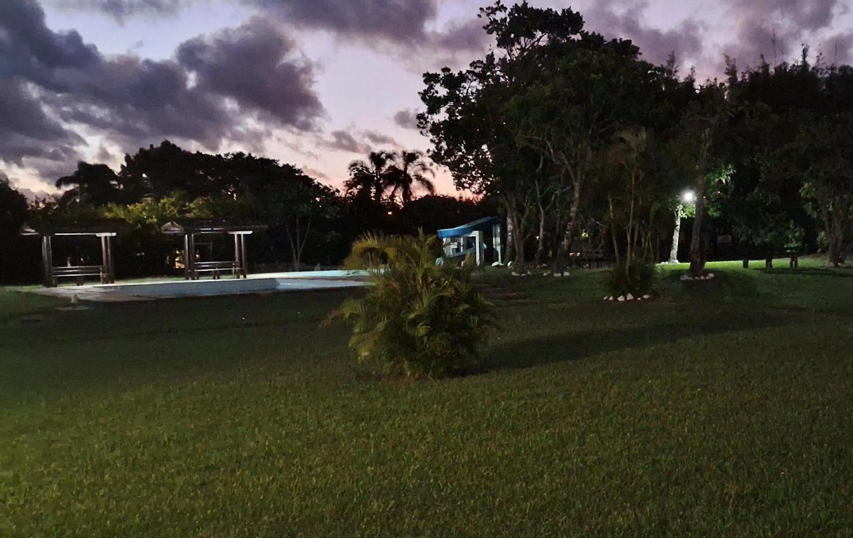 Pool view in Samburá Chalés
