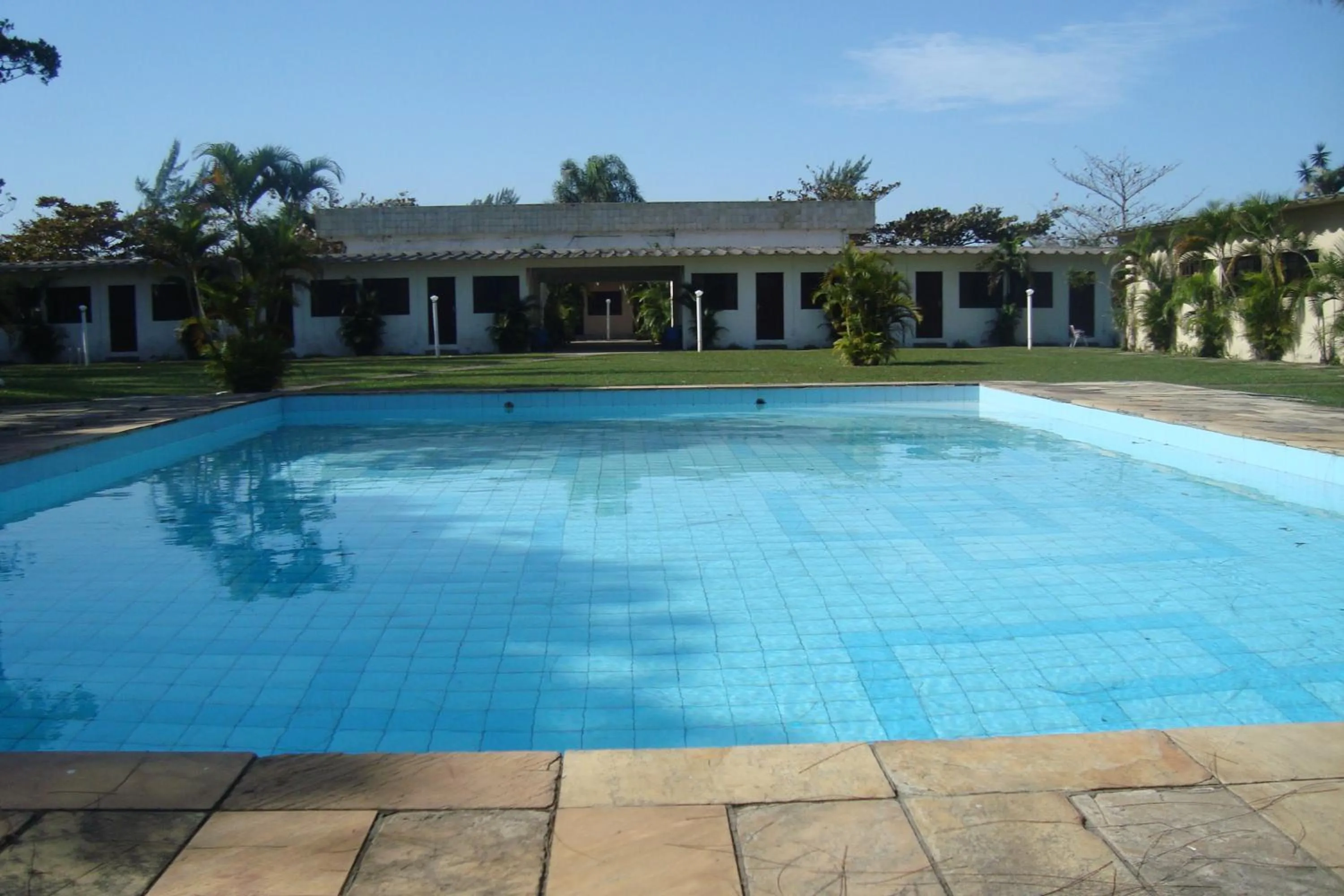 Pool view in Samburá Chalés