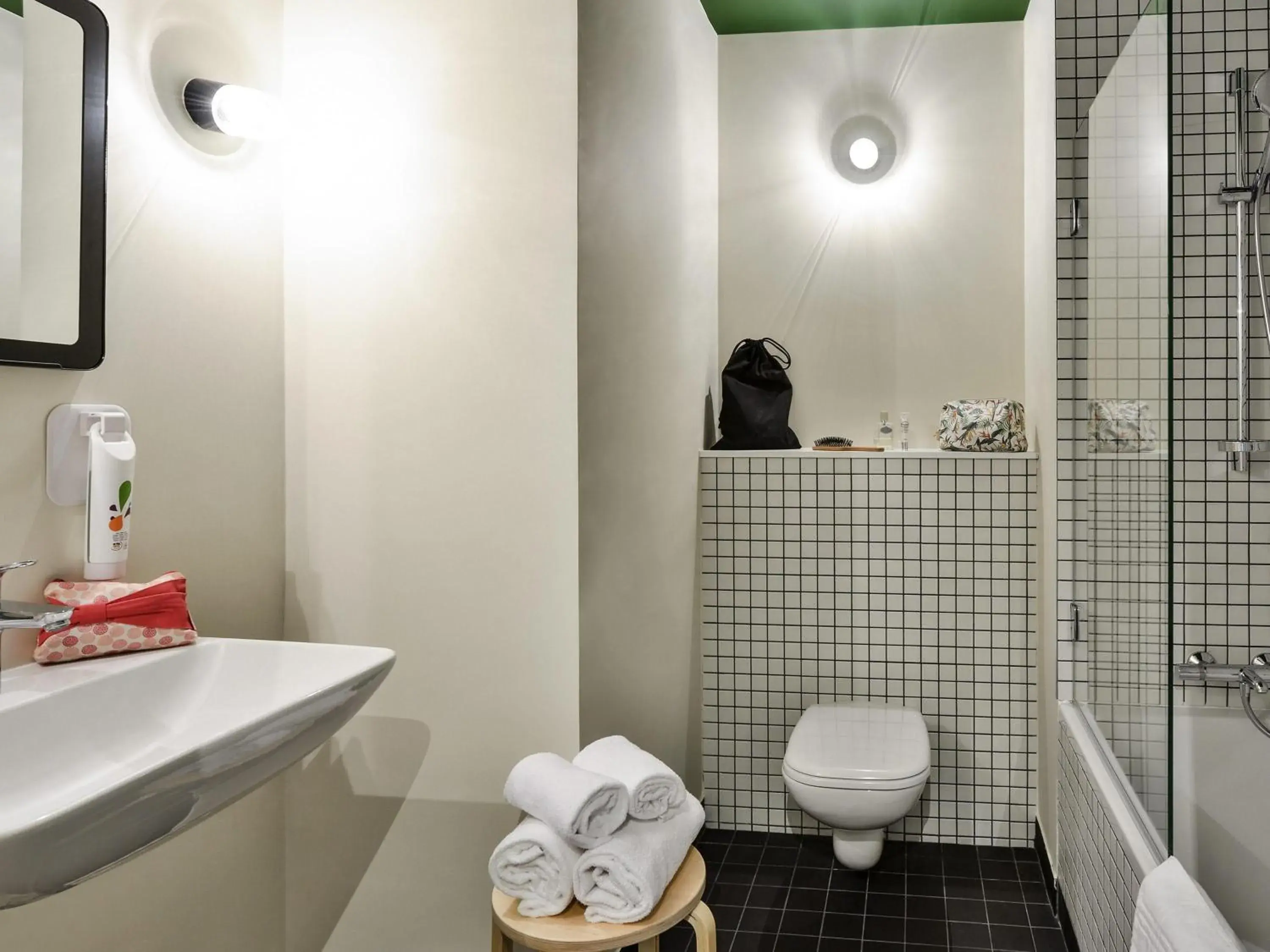 Bedroom in ibis Styles Lyon Meyzieu Arena Stadium Bedroom in ibis Styles Lyon Meyzieu Arena Stadium