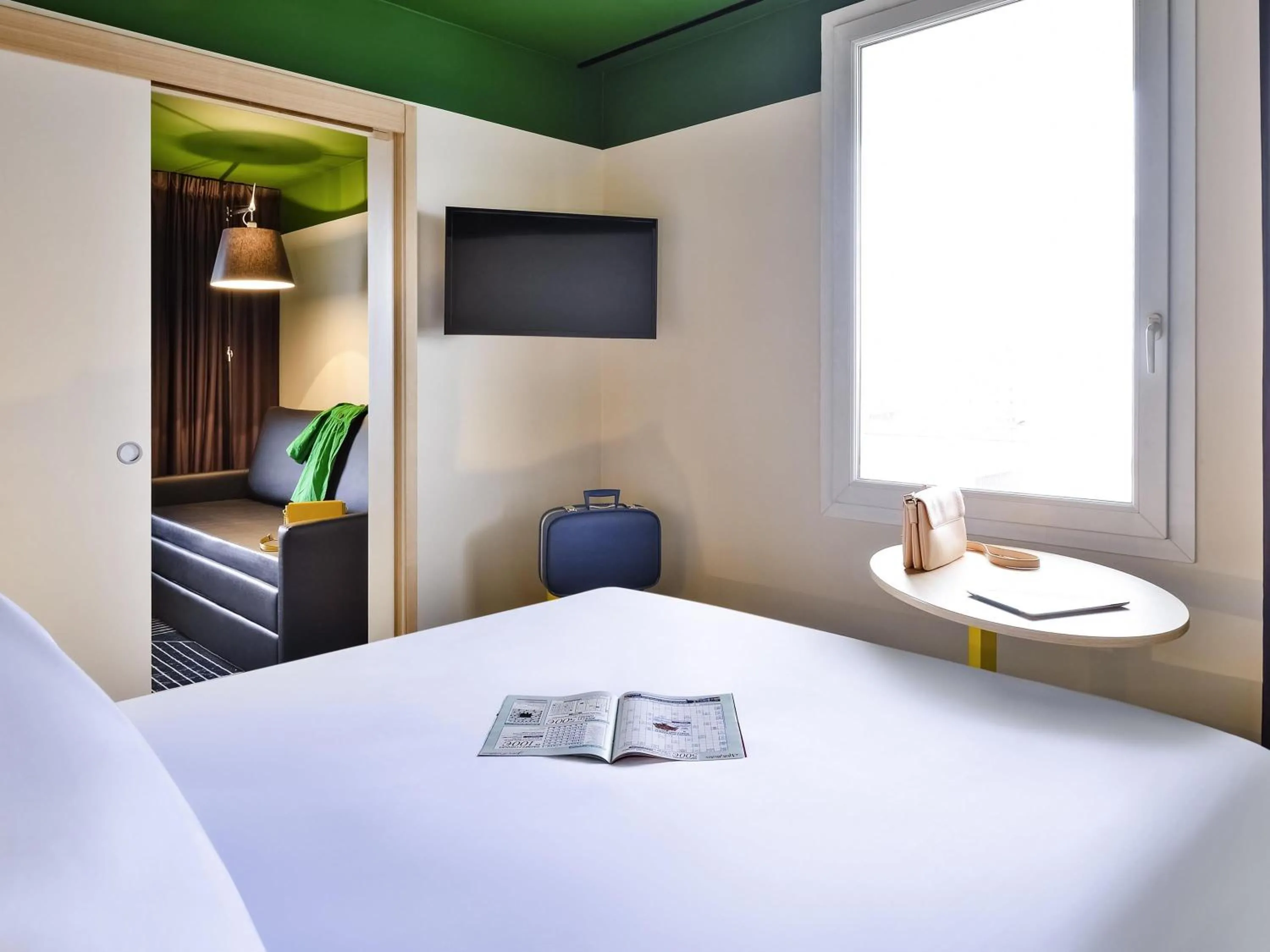 Bedroom, Bed in ibis Styles Lyon Meyzieu Arena Stadium