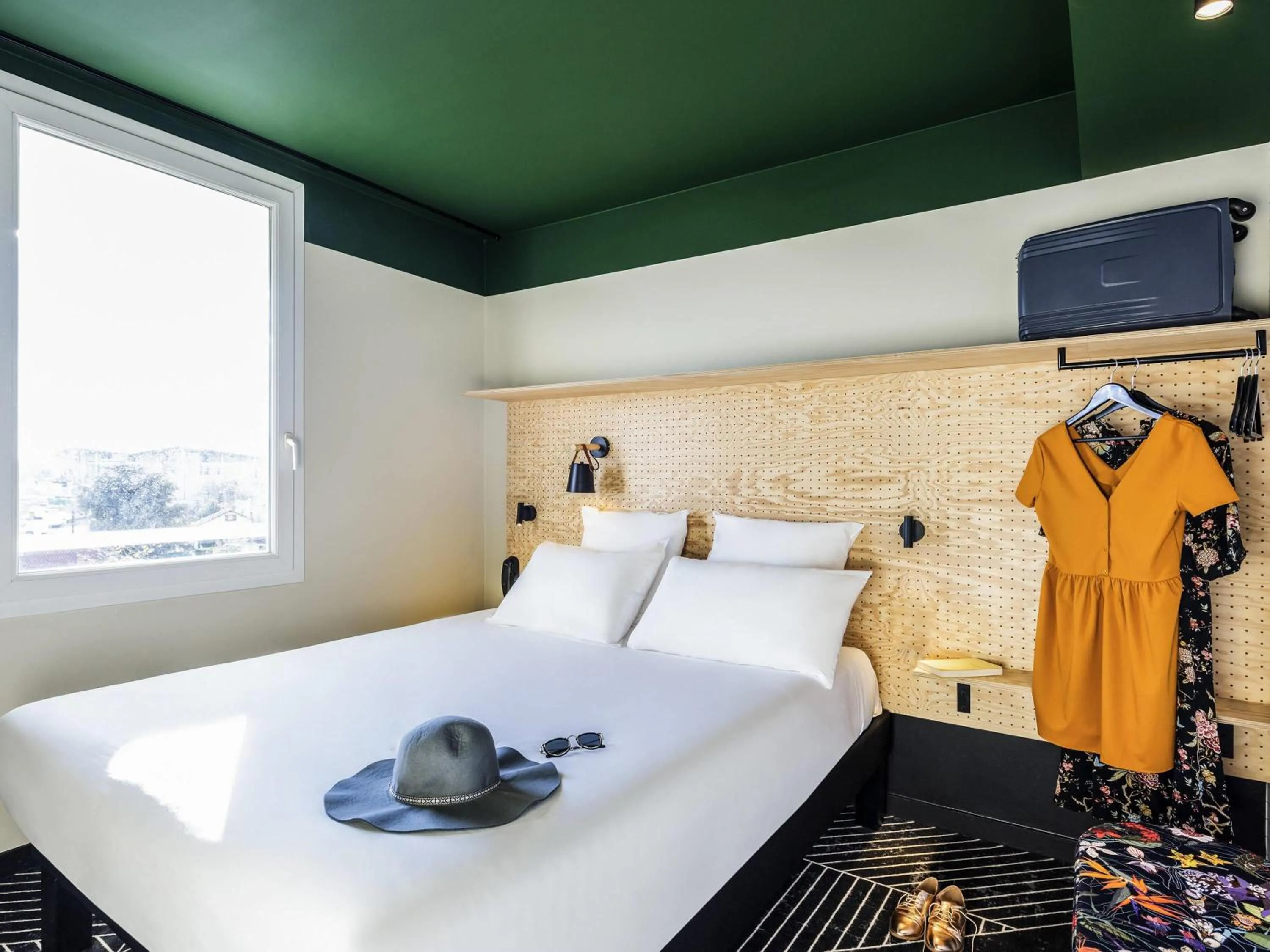 Bedroom, Bed in ibis Styles Lyon Meyzieu Arena Stadium
