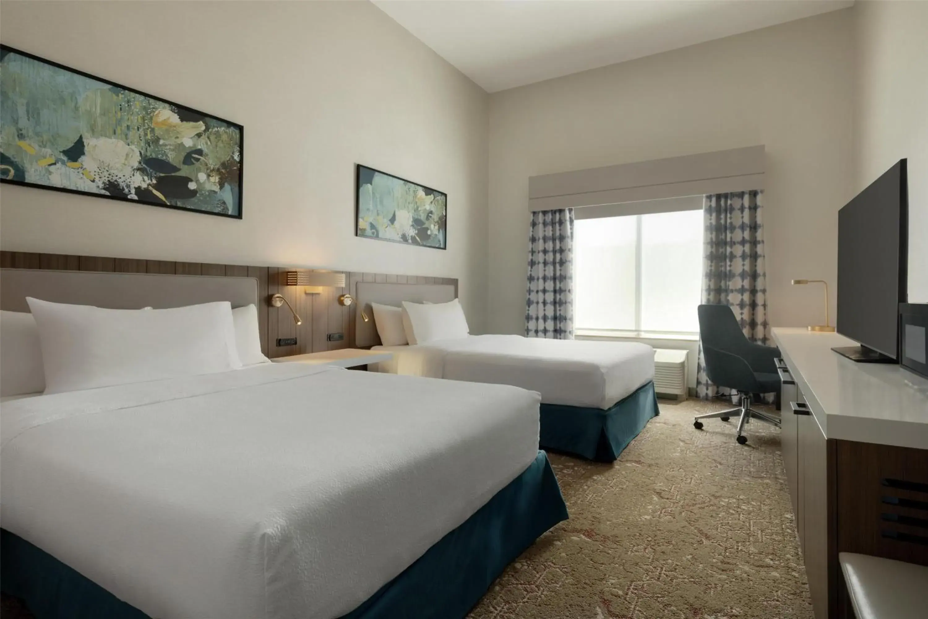 Queen Room with Two Queen Beds - Hearing Access in Hilton Garden Inn Riverhead Queen Room with Two Queen Beds - Hearing Access in Hilton Garden Inn Riverhead