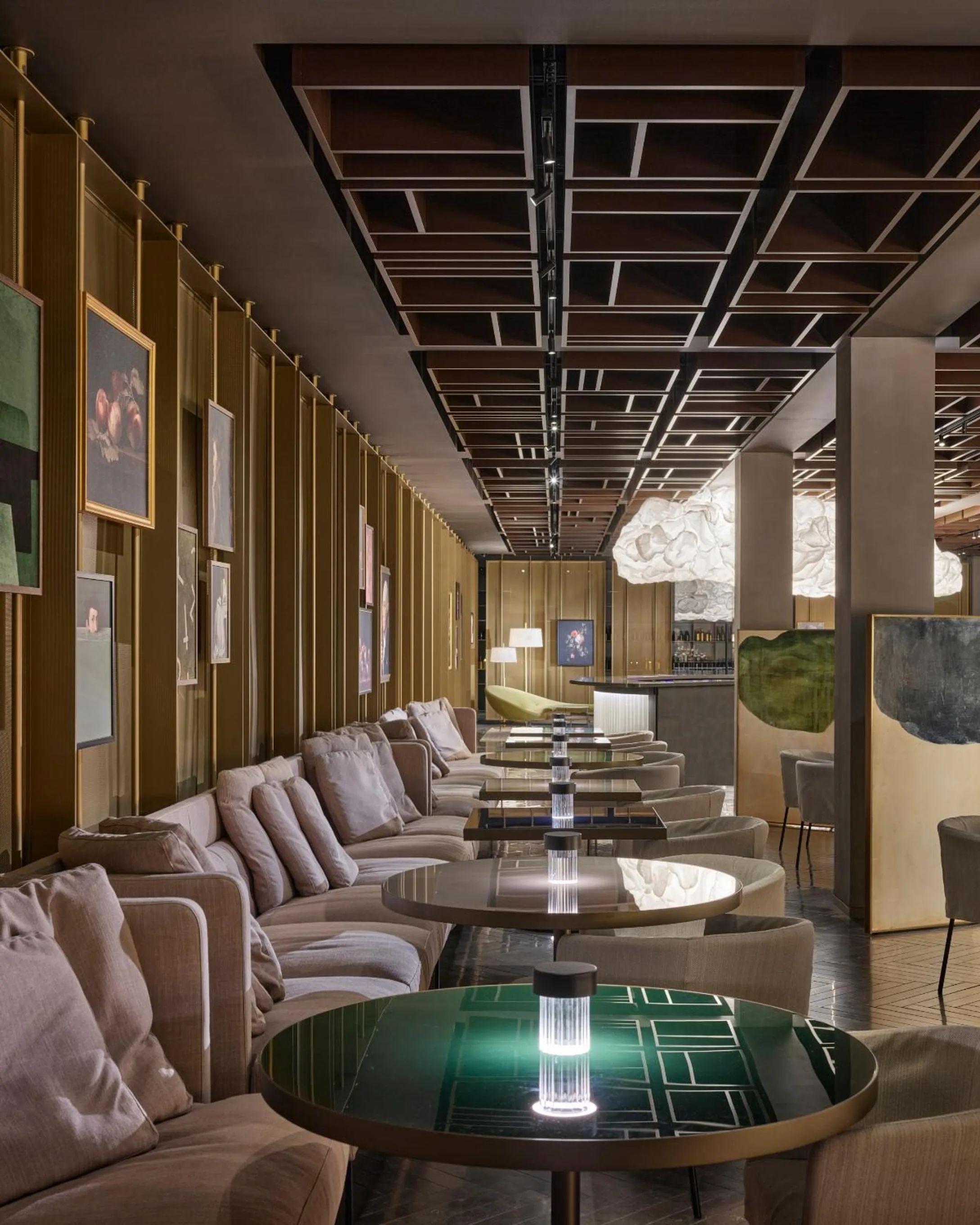 Restaurant/places to eat in Hotel AKA Alexandria