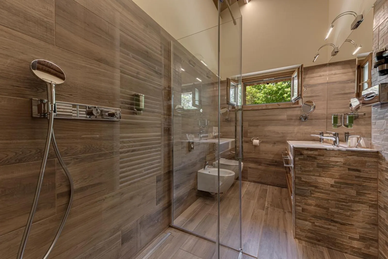 Shower in Terra Antica - Resort, Winery & SPA