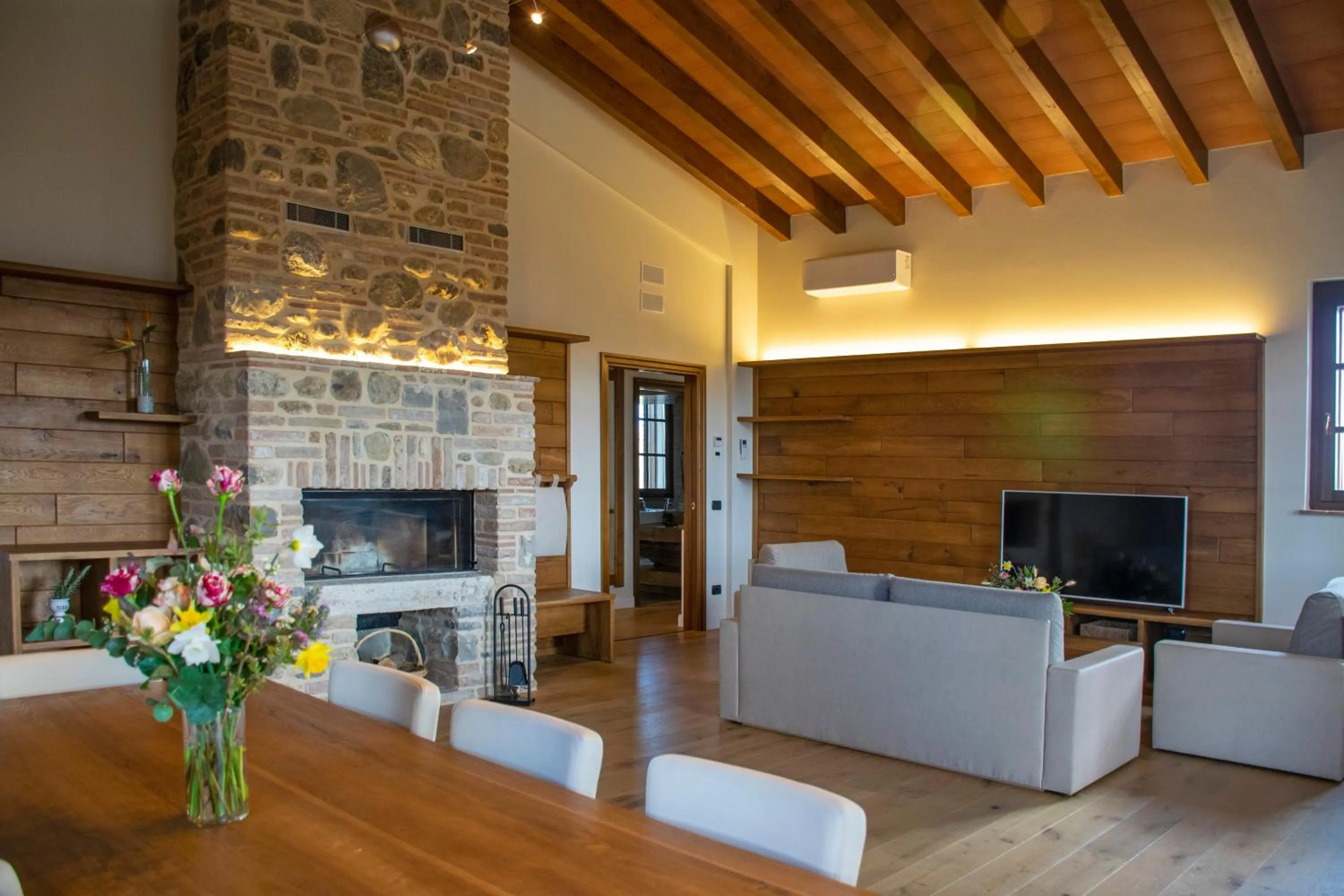 Communal lounge/ TV room in Terra Antica - Resort, Winery & SPA