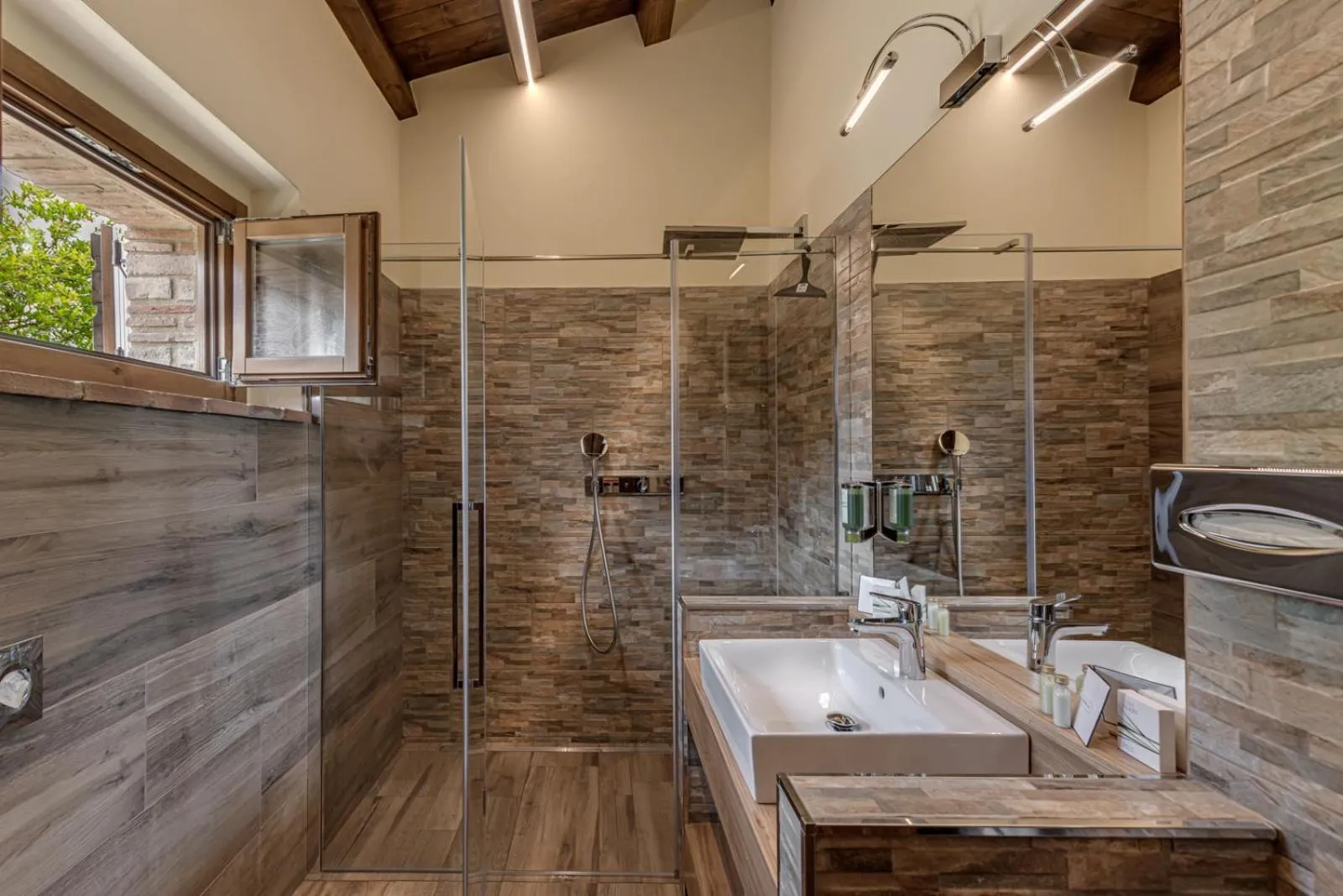 Shower in Terra Antica - Resort, Winery & SPA