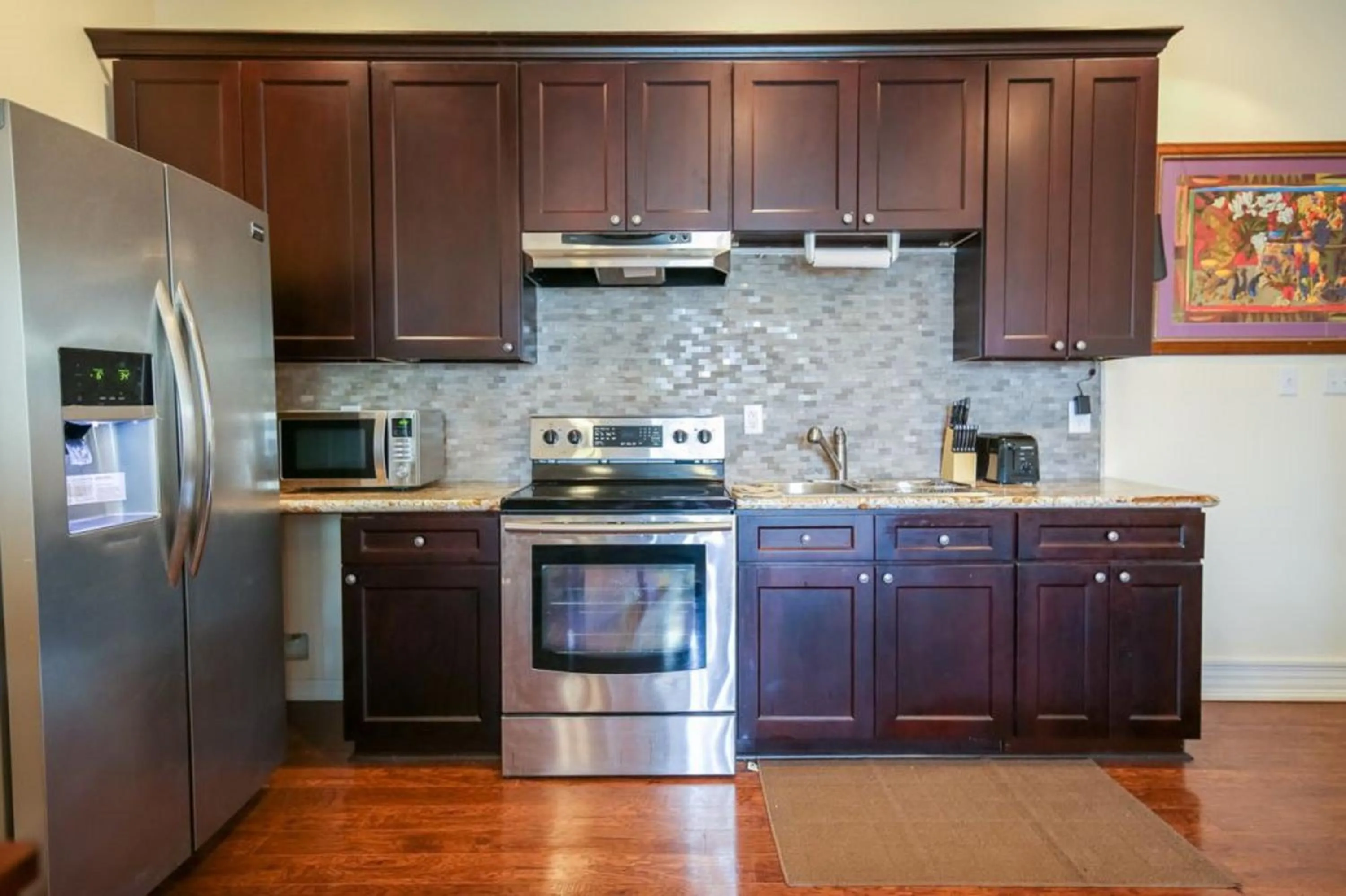 Kitchen or kitchenette in Stylish 4BR condo in Downtown by Hosteeva