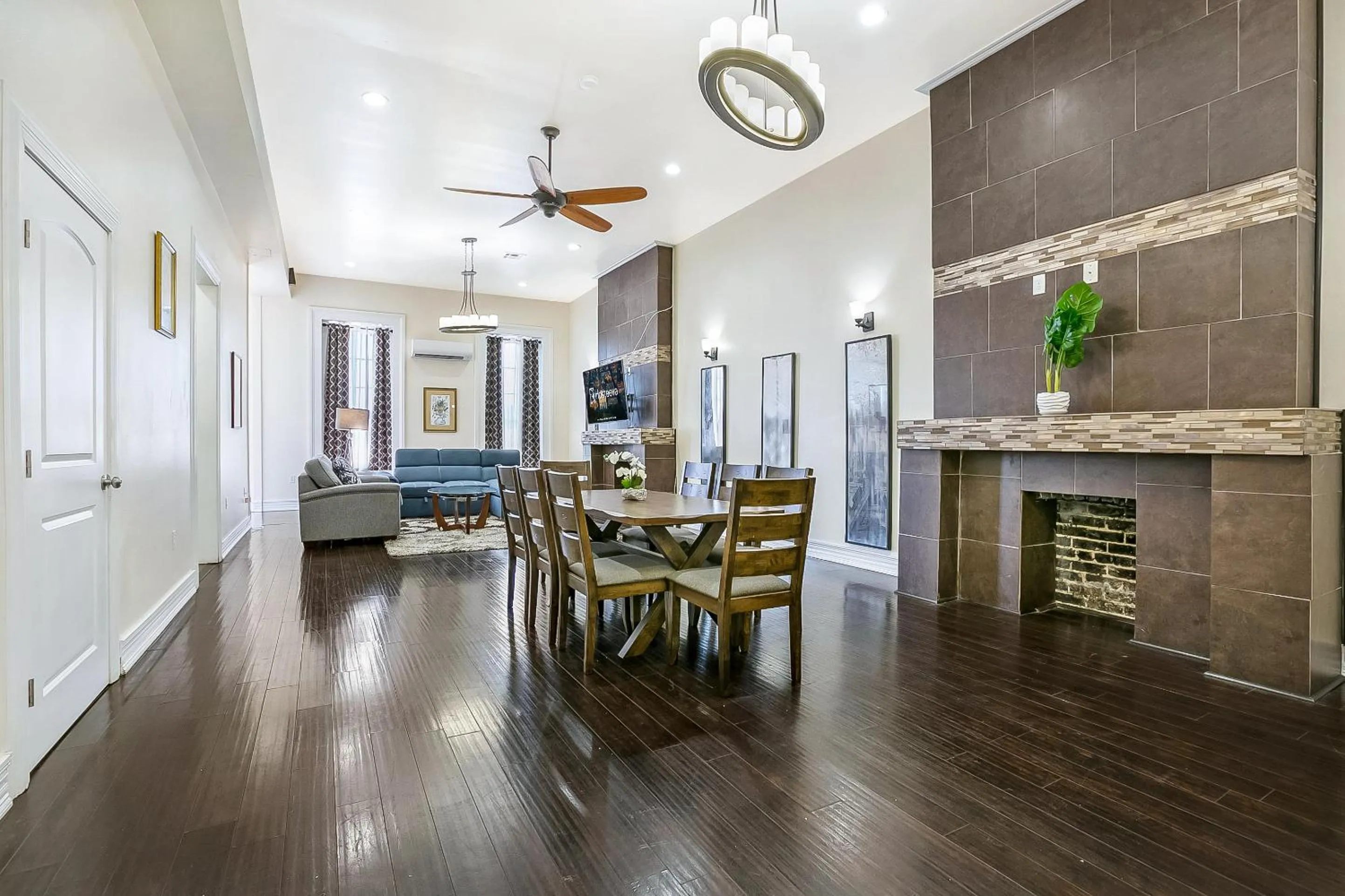 Dining area in Stylish 4BR condo in Downtown by Hosteeva