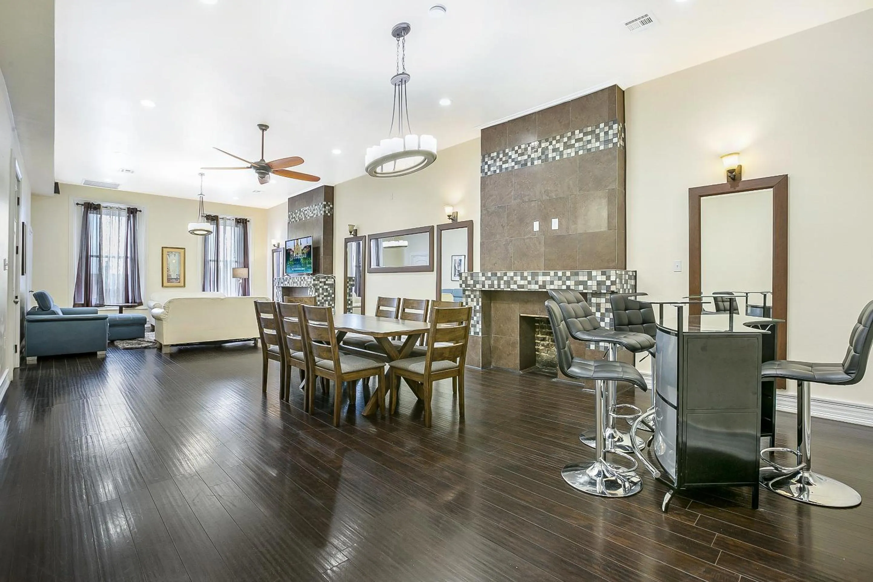 Dining area in Modern 4BR Penthouse in Downtown by Hosteeva