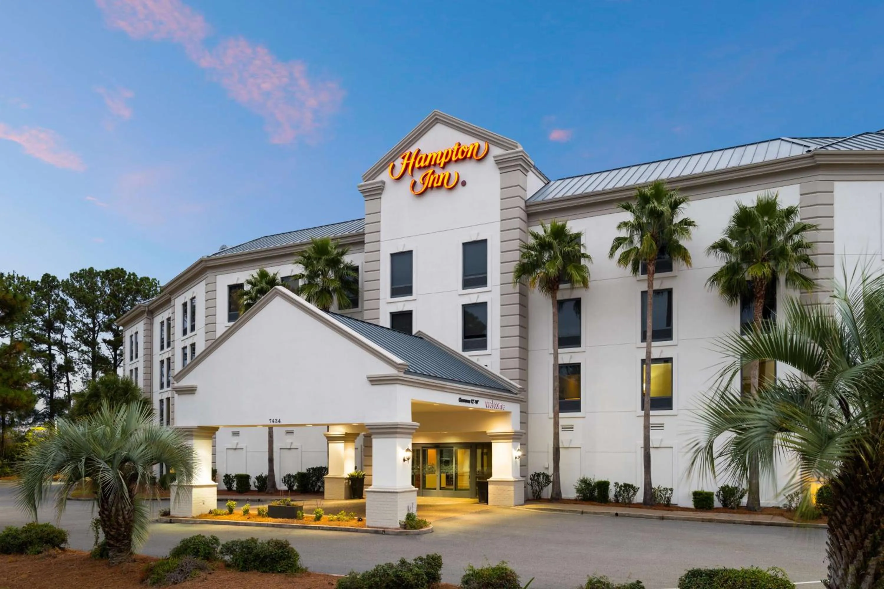 Property building in Hampton Inn Charleston North