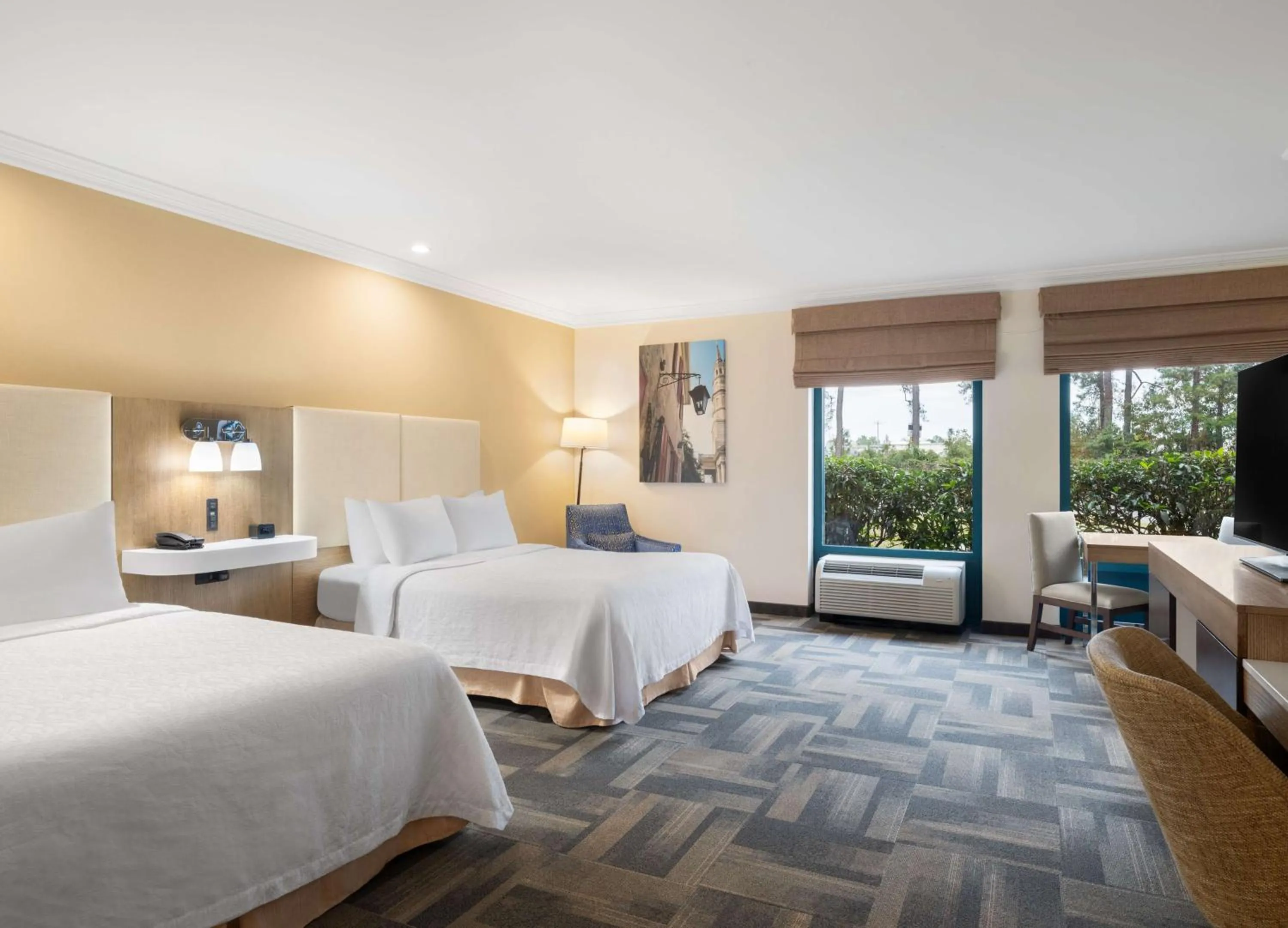 Bed in Hampton Inn Charleston North